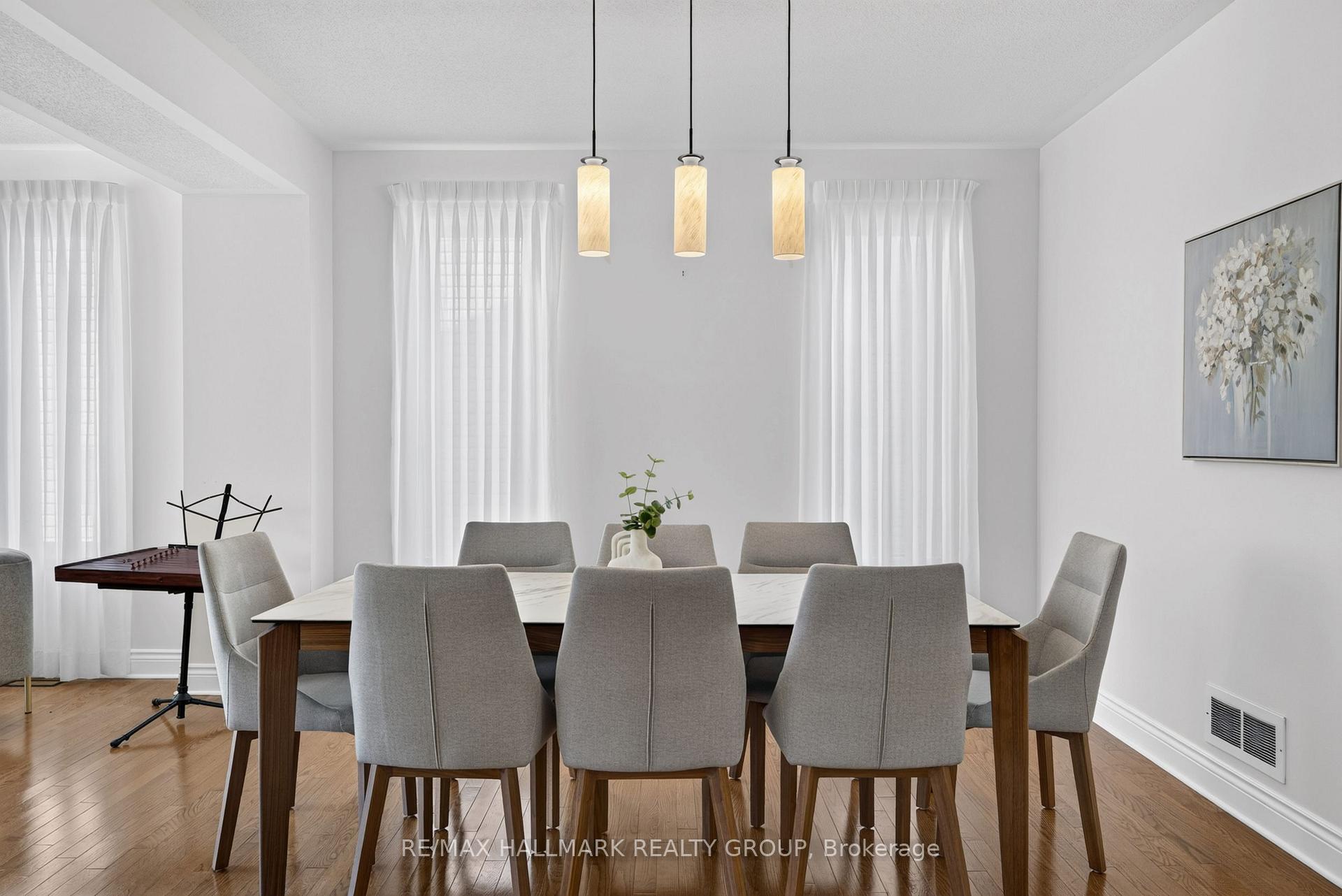 Photo 7 of 42 Glenrill Place S, Ottawa, Kanata - Emerald Meadows/Trailwest — HOMEH