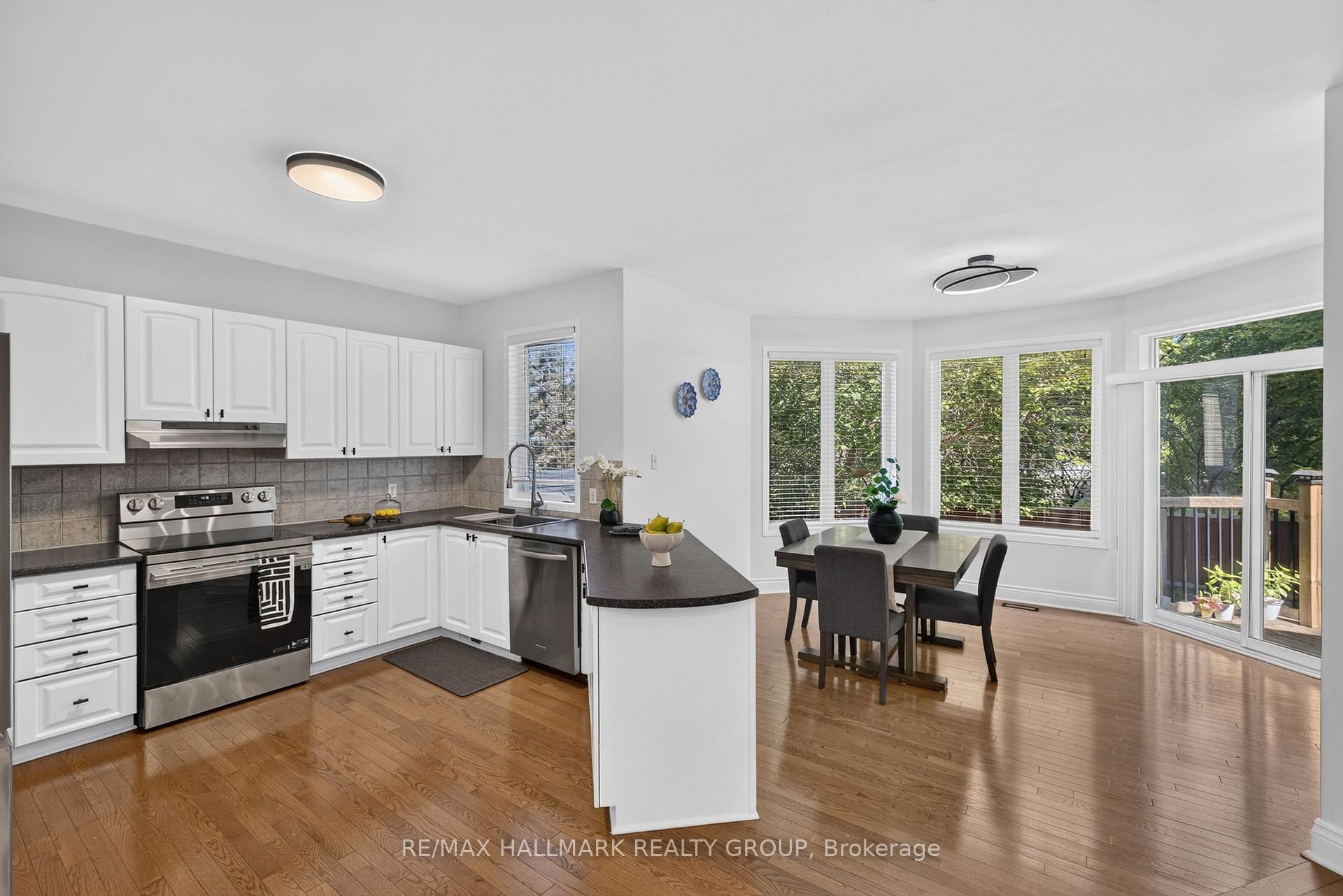 Photo 11 of 42 Glenrill Place S, Ottawa, Kanata - Emerald Meadows/Trailwest — HOMEH