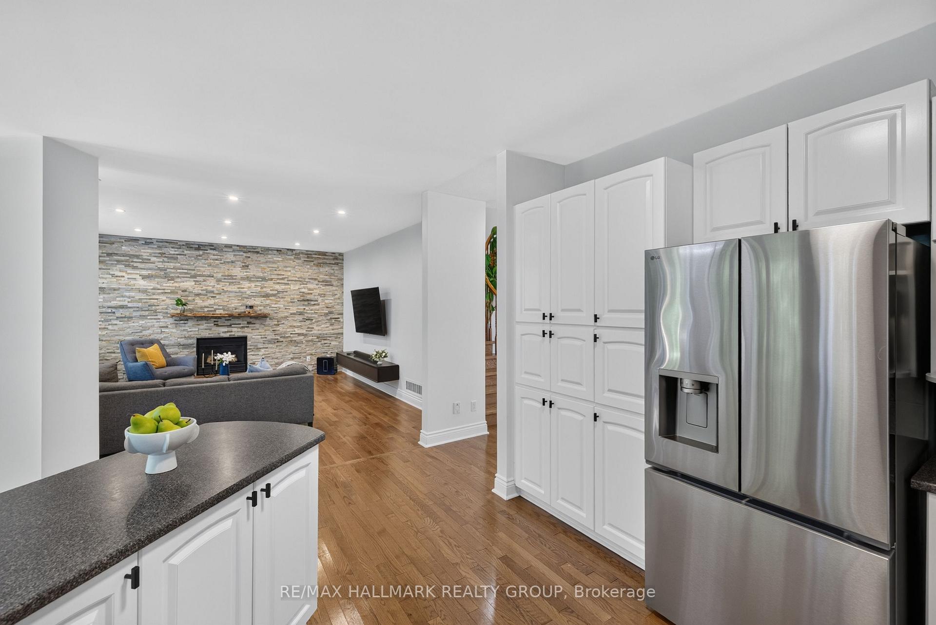 Photo 14 of 42 Glenrill Place S, Ottawa, Kanata - Emerald Meadows/Trailwest — HOMEH