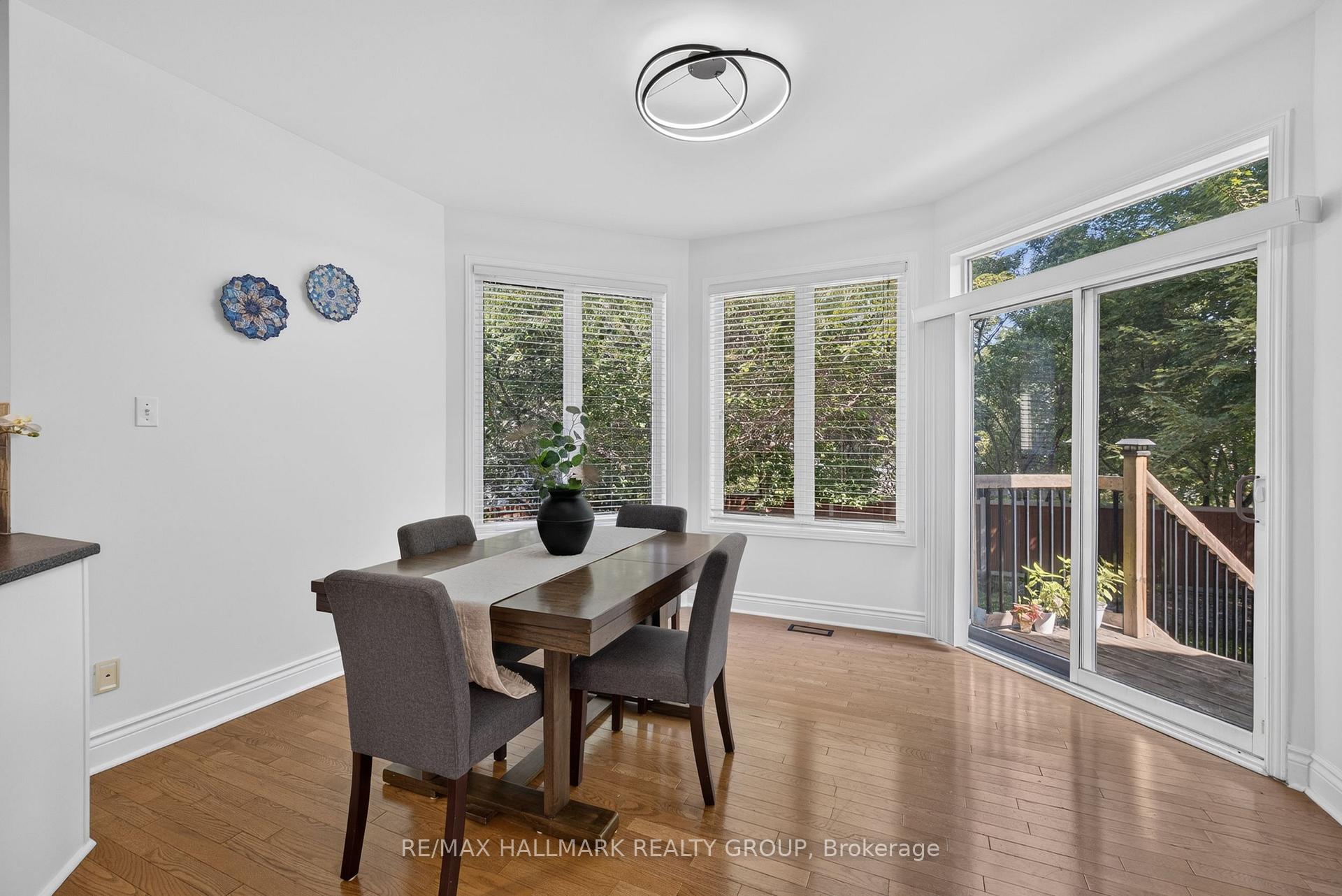 Photo 15 of 42 Glenrill Place S, Ottawa, Kanata - Emerald Meadows/Trailwest — HOMEH