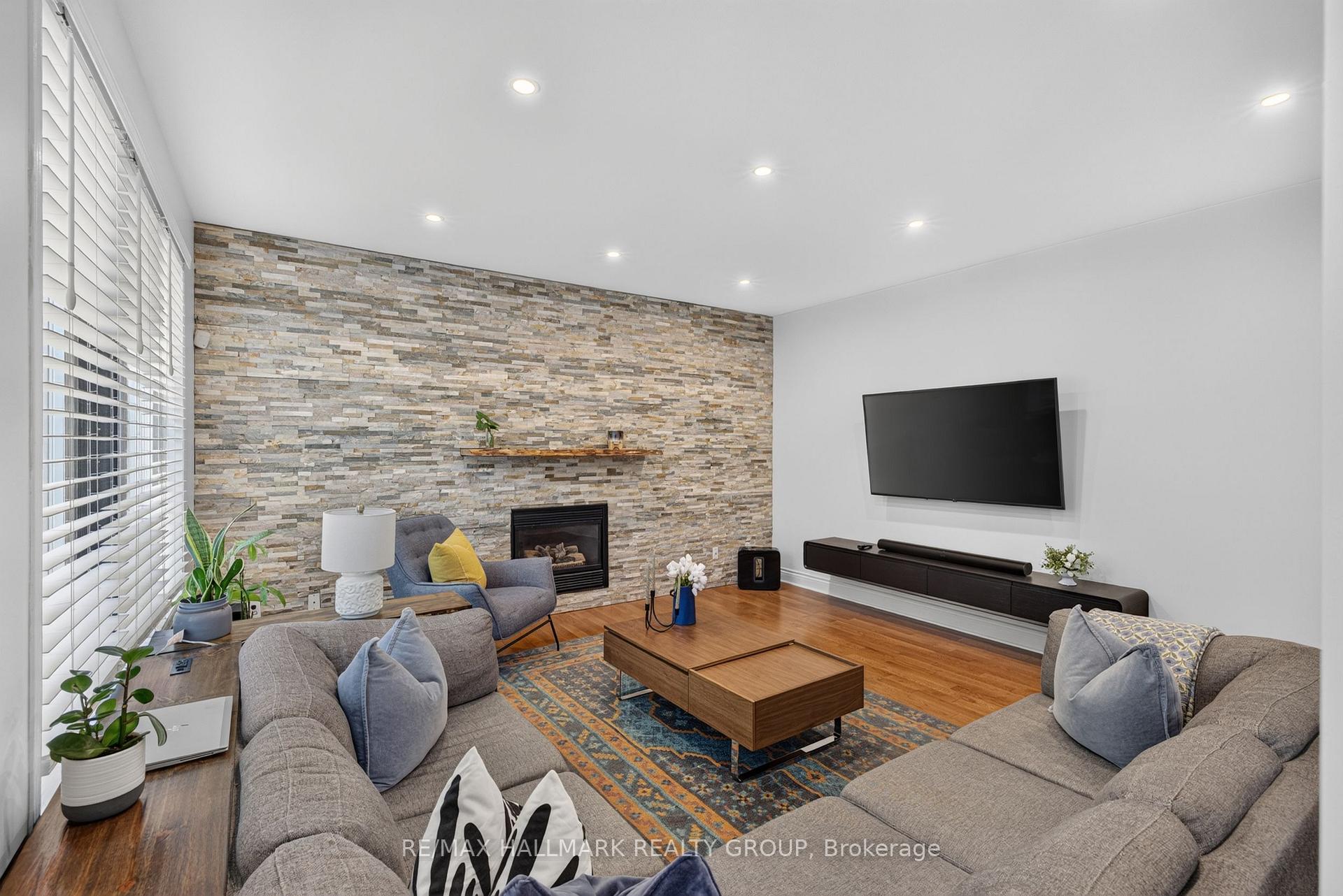 Photo 18 of 42 Glenrill Place S, Ottawa, Kanata - Emerald Meadows/Trailwest — HOMEH