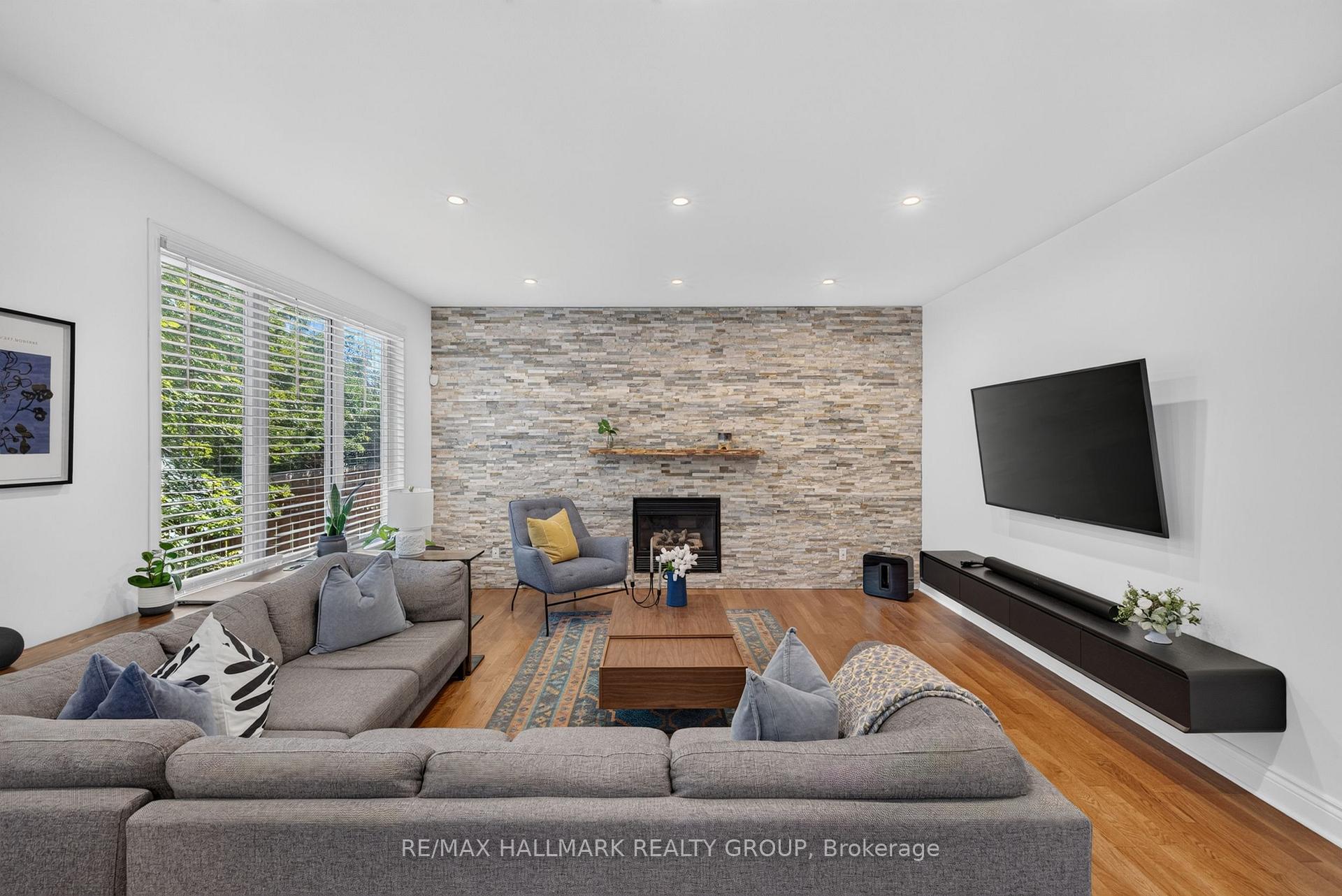 Photo 19 of 42 Glenrill Place S, Ottawa, Kanata - Emerald Meadows/Trailwest — HOMEH