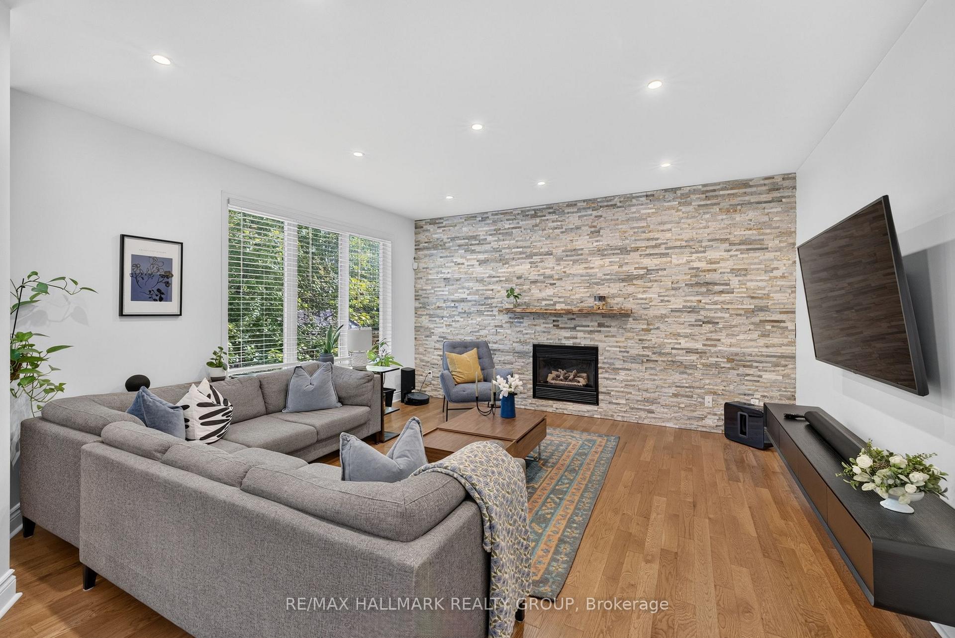 Photo 20 of 42 Glenrill Place S, Ottawa, Kanata - Emerald Meadows/Trailwest — HOMEH