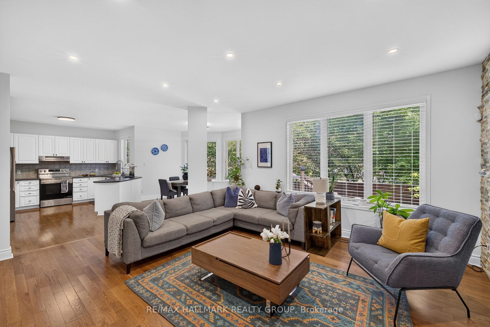 Photo 21 of 42 Glenrill Place S, Ottawa, Kanata - Emerald Meadows/Trailwest — HOMEH