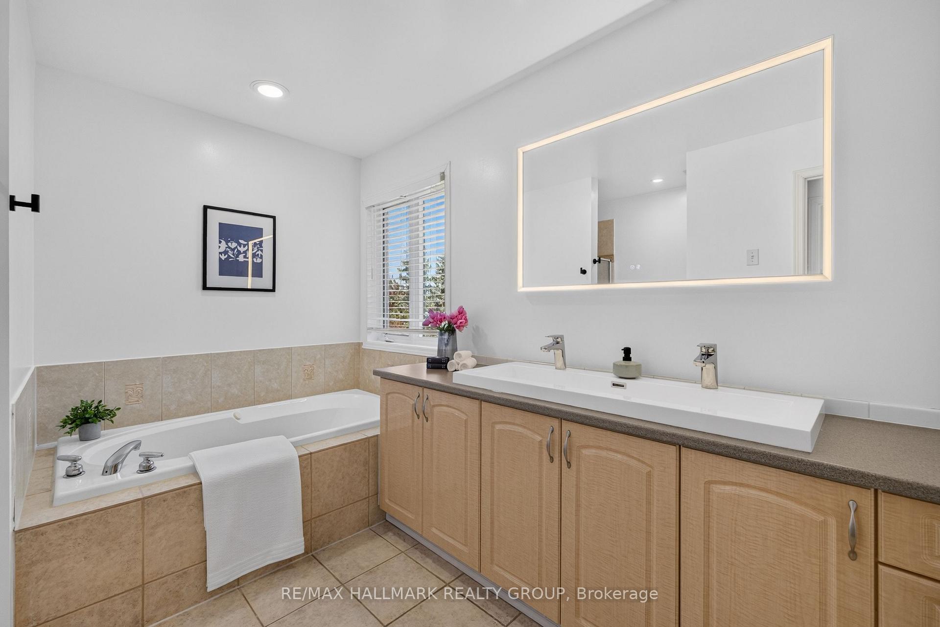 Photo 27 of 42 Glenrill Place S, Ottawa, Kanata - Emerald Meadows/Trailwest — HOMEH