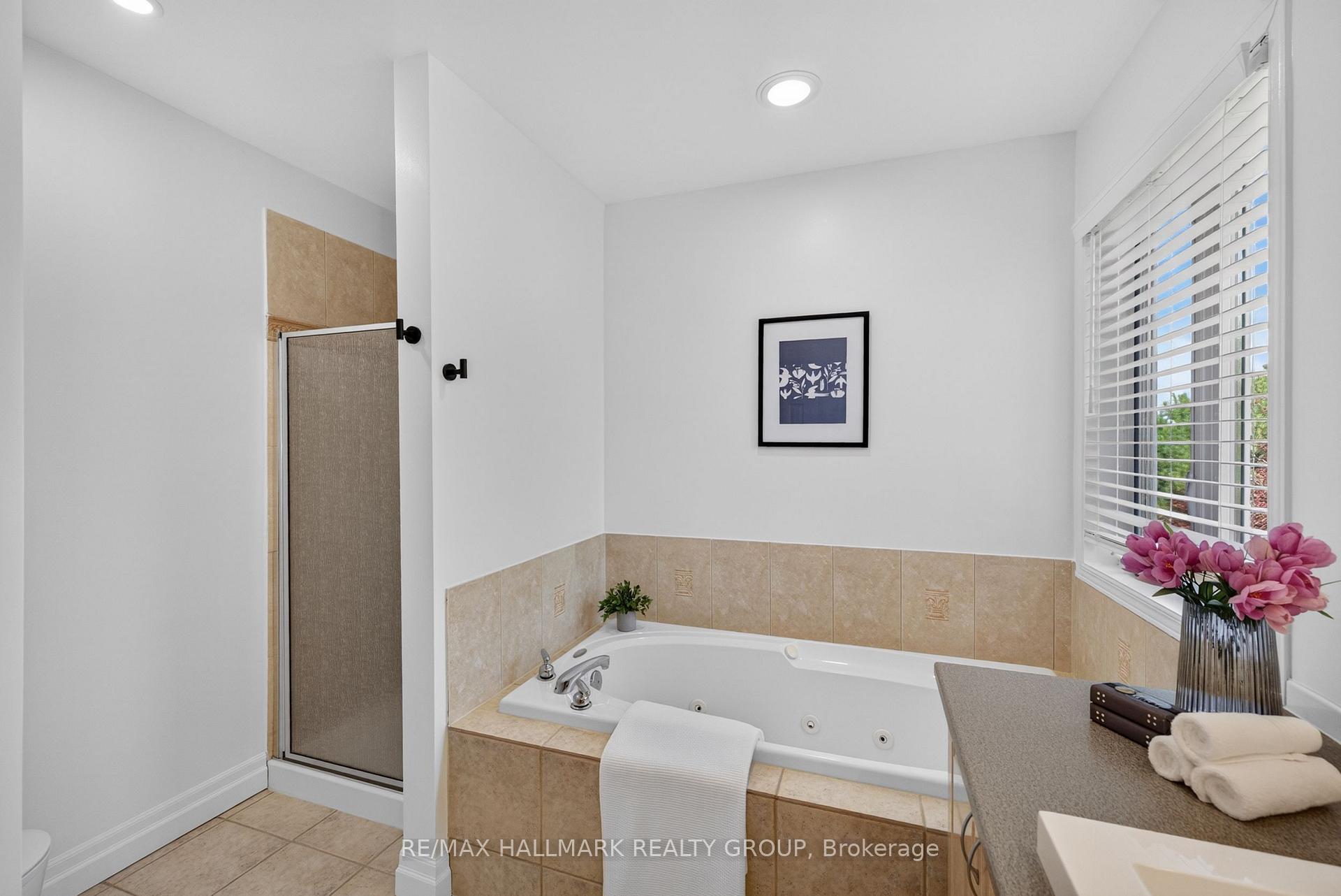 Photo 28 of 42 Glenrill Place S, Ottawa, Kanata - Emerald Meadows/Trailwest — HOMEH