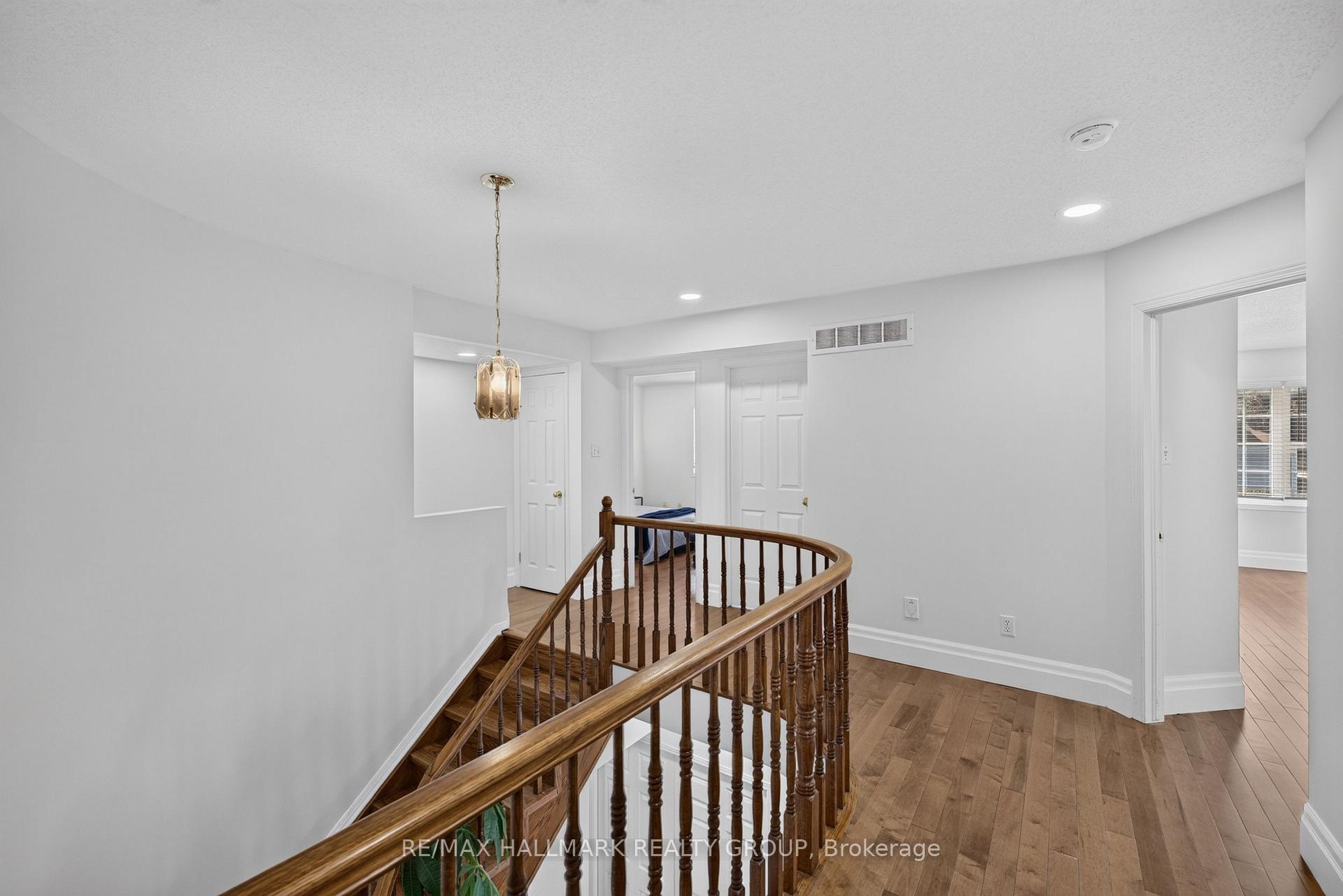 Photo 29 of 42 Glenrill Place S, Ottawa, Kanata - Emerald Meadows/Trailwest — HOMEH