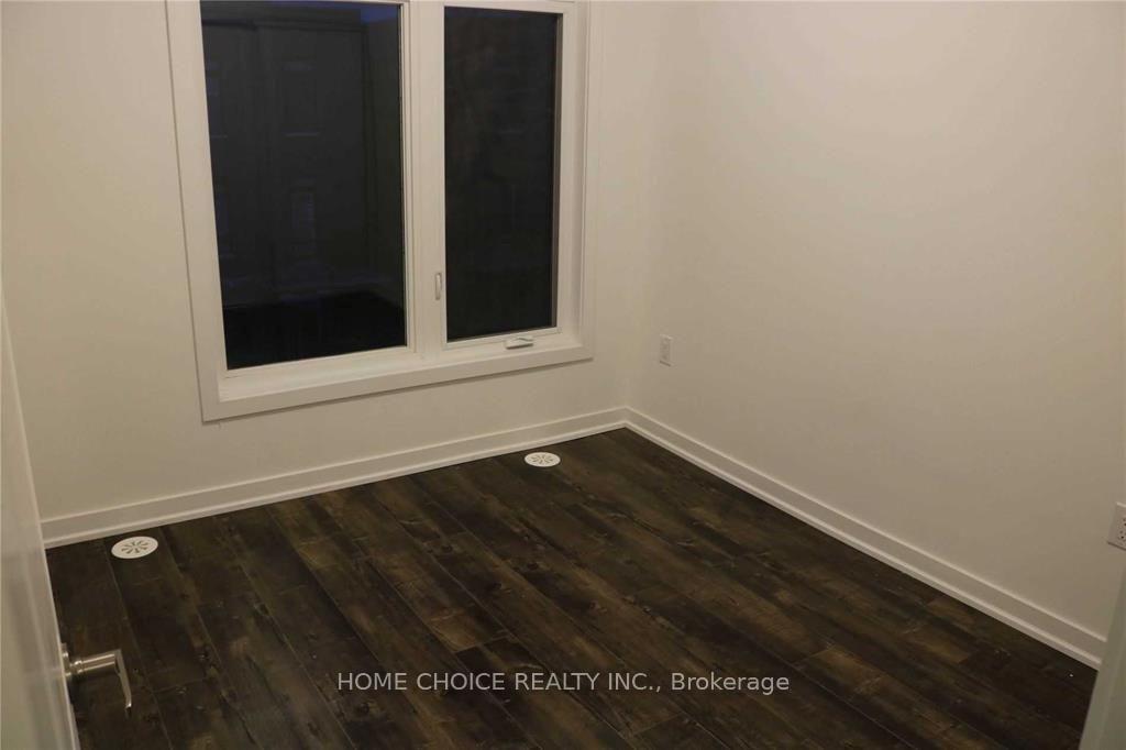 Photo 17 of 34 Engel Street E, Vaughan, Vaughan Grove — HOMEH