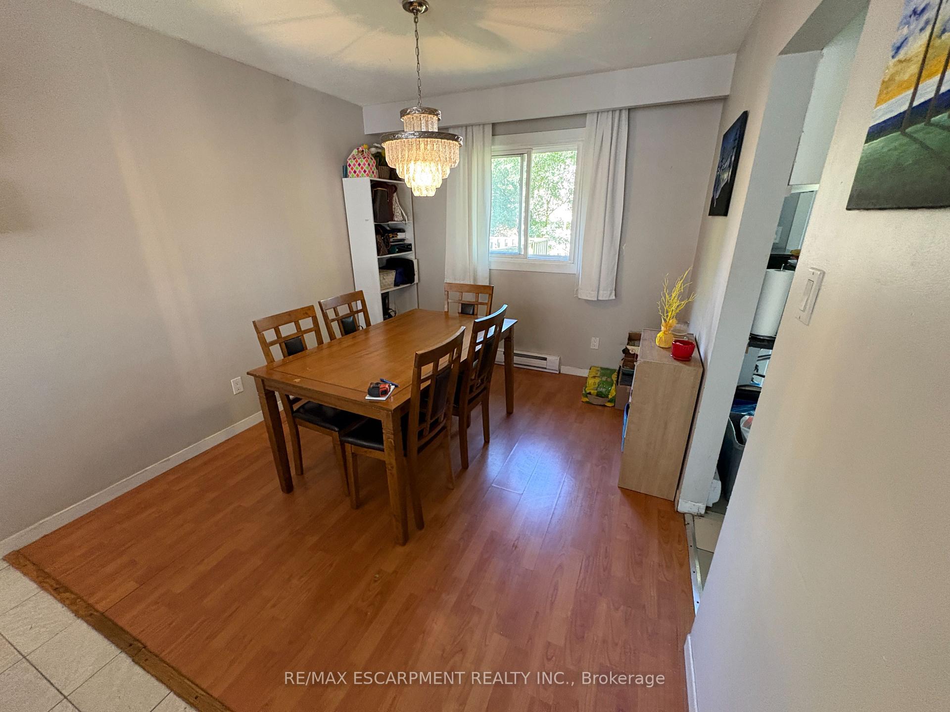 Photo 5 of Unit 4, 2380 Bromsgrove Road, Mississauga, Clarkson — HOMEH