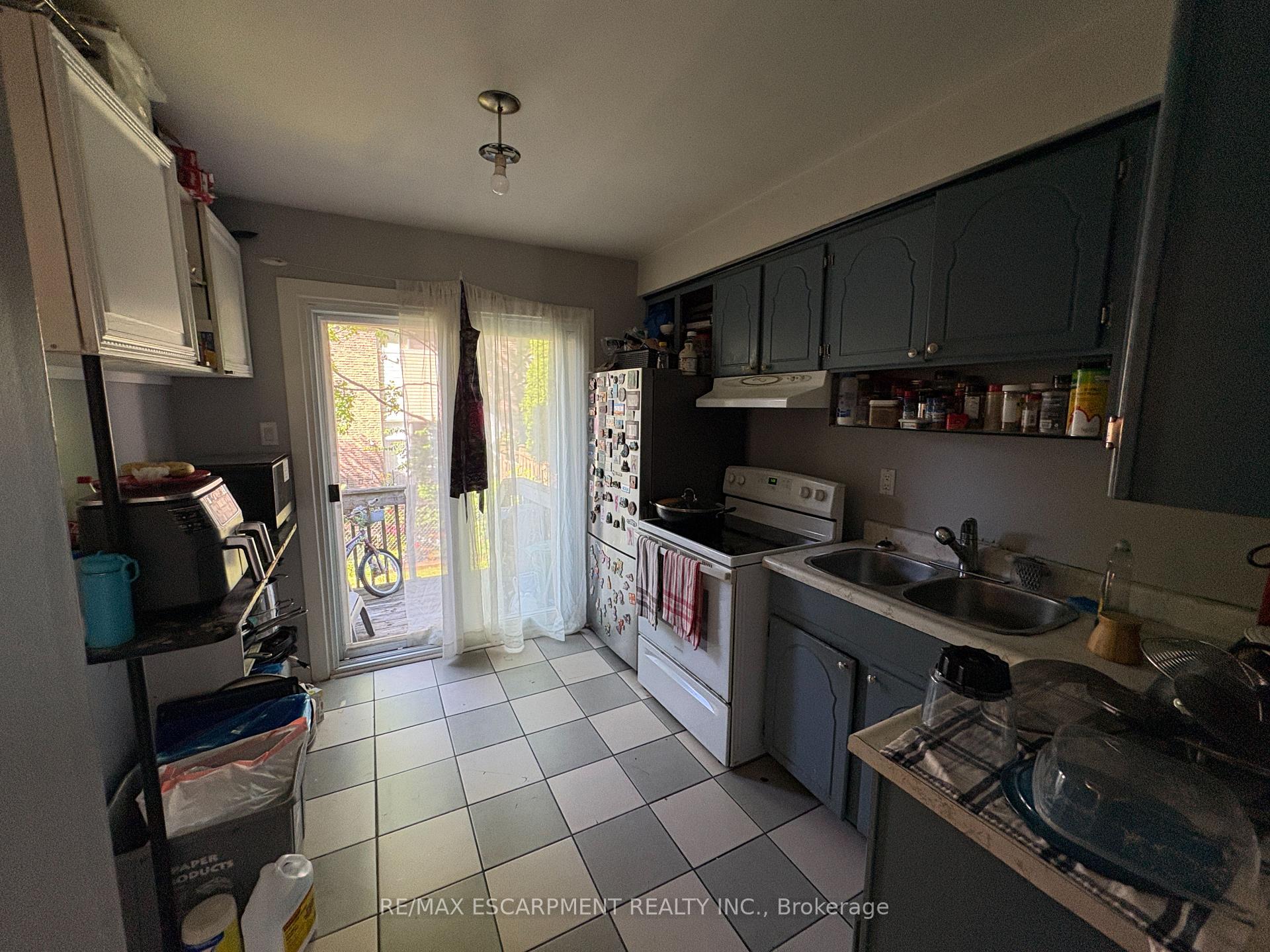 Photo 9 of Unit 4, 2380 Bromsgrove Road, Mississauga, Clarkson — HOMEH