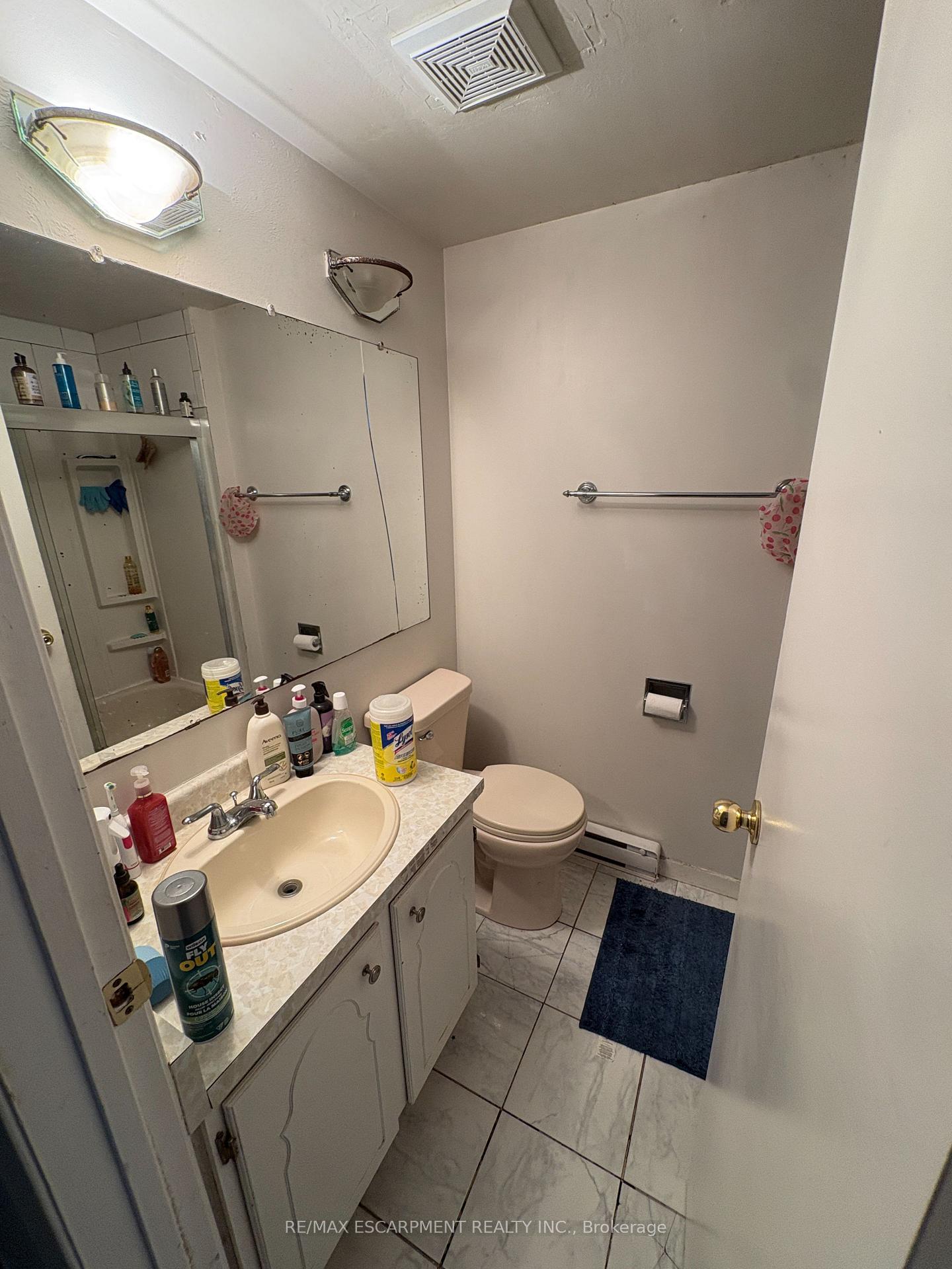 Photo 12 of Unit 4, 2380 Bromsgrove Road, Mississauga, Clarkson — HOMEH