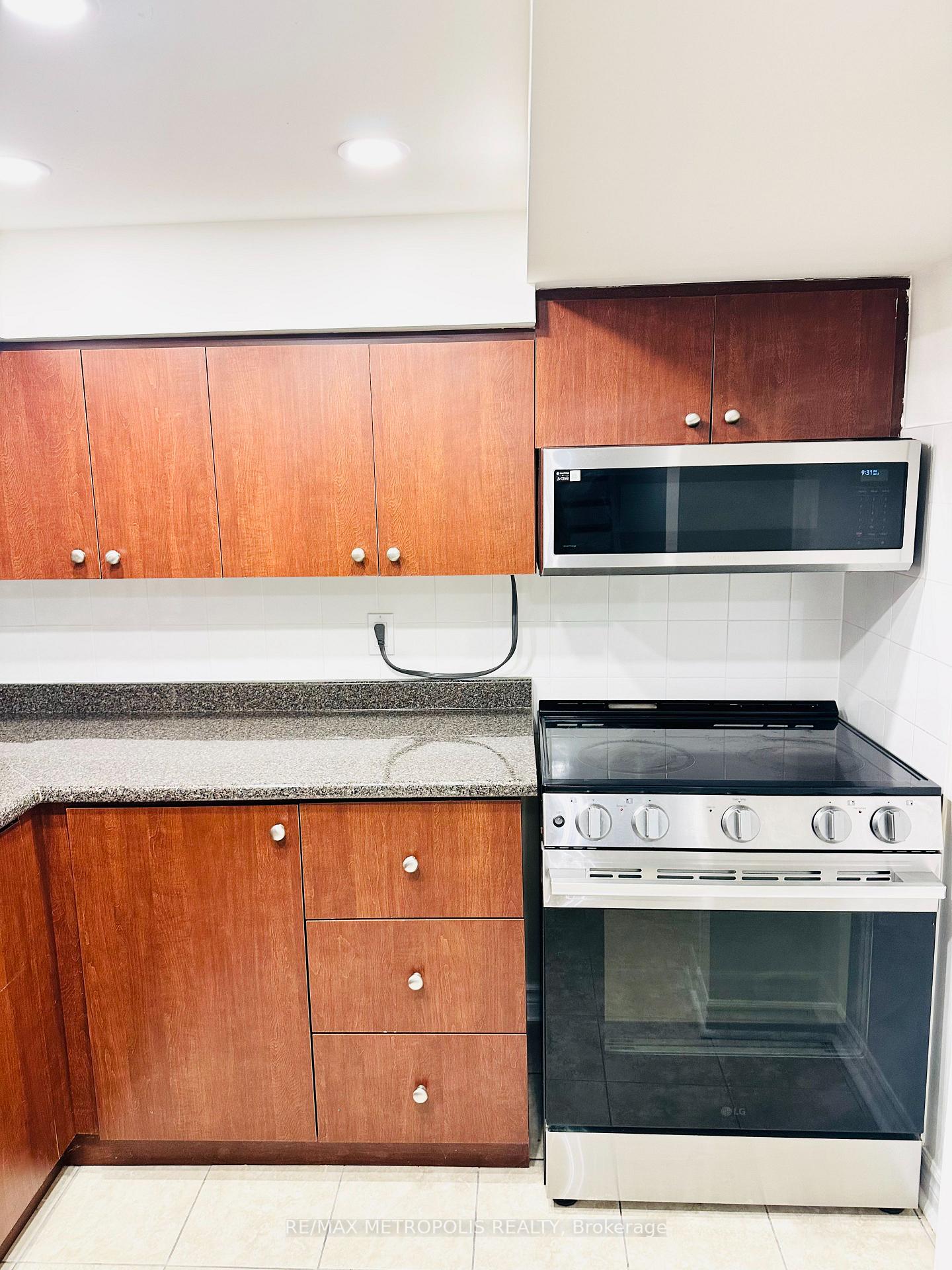 Photo 3 of Unit Basement, 6 Wahba Way, Markham, Middlefield — HOMEH