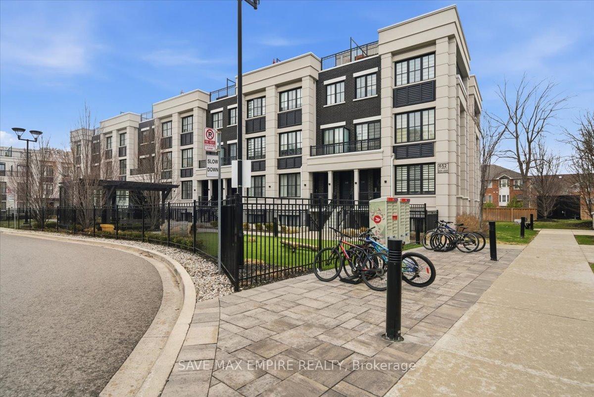 Photo 3 of Unit 227, 652 Cricklewood Drive, Mississauga, Mineola — HOMEH