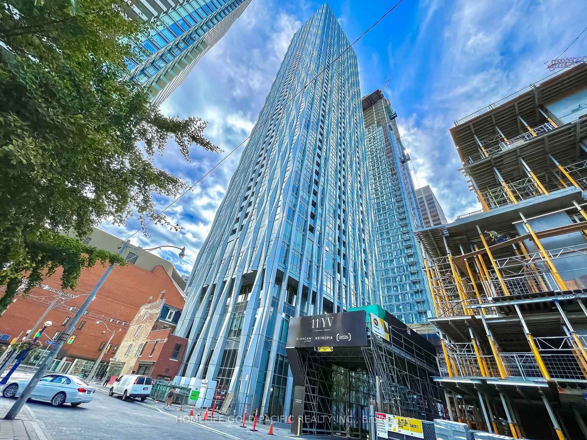 Front of Unit 4612, 1 Yorkville Avenue