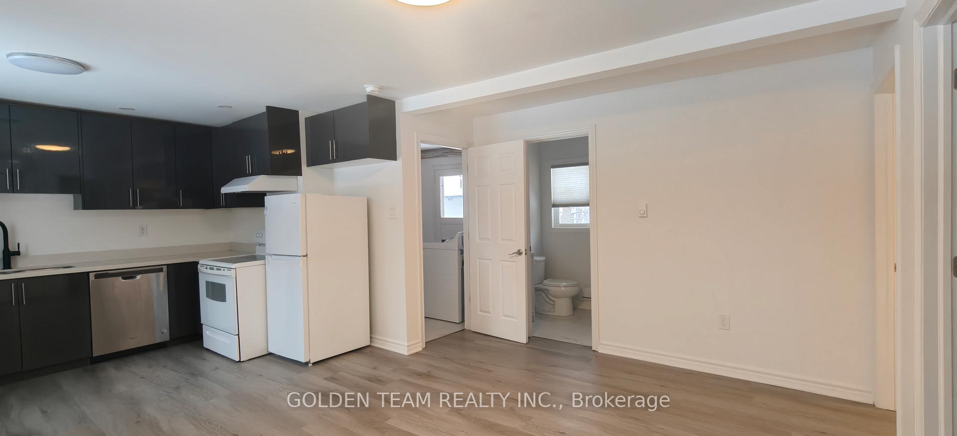 Photo 3 of Unit B, 620 Srigley Street, Newmarket, Gorham-College Manor — HOMEH