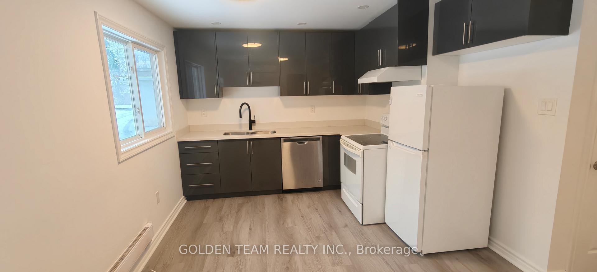 Photo 4 of Unit B, 620 Srigley Street, Newmarket, Gorham-College Manor — HOMEH