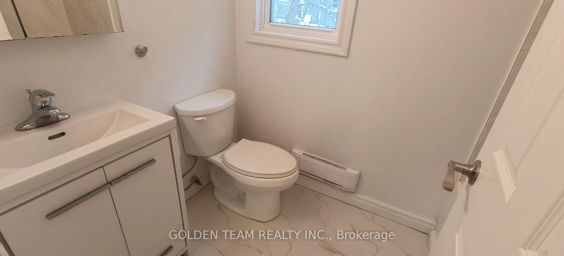Photo 7 of Unit B, 620 Srigley Street, Newmarket, Gorham-College Manor — HOMEH