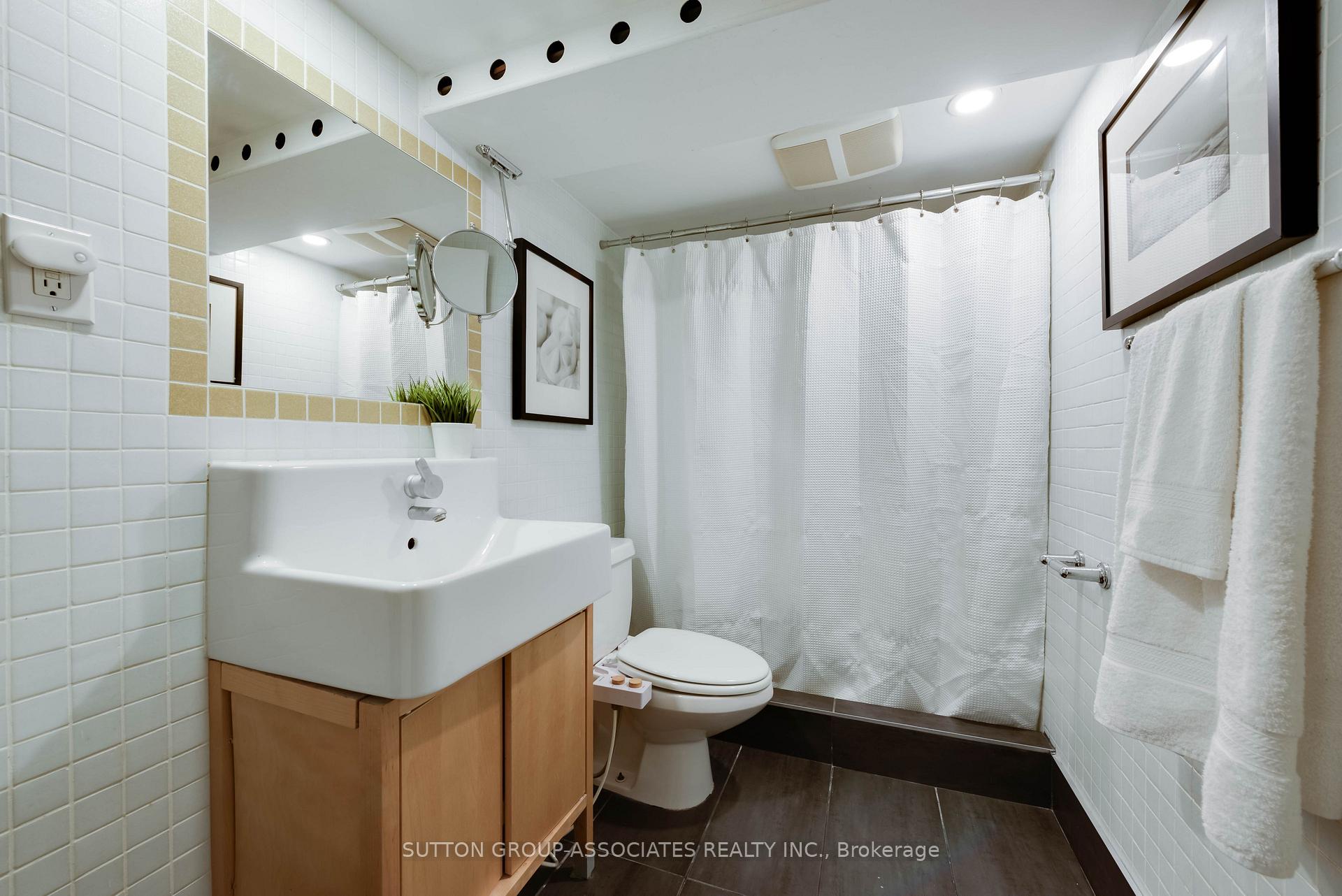 Photo 62 of 136 Arlington Avenue, Toronto, Oakwood Village — HOMEH