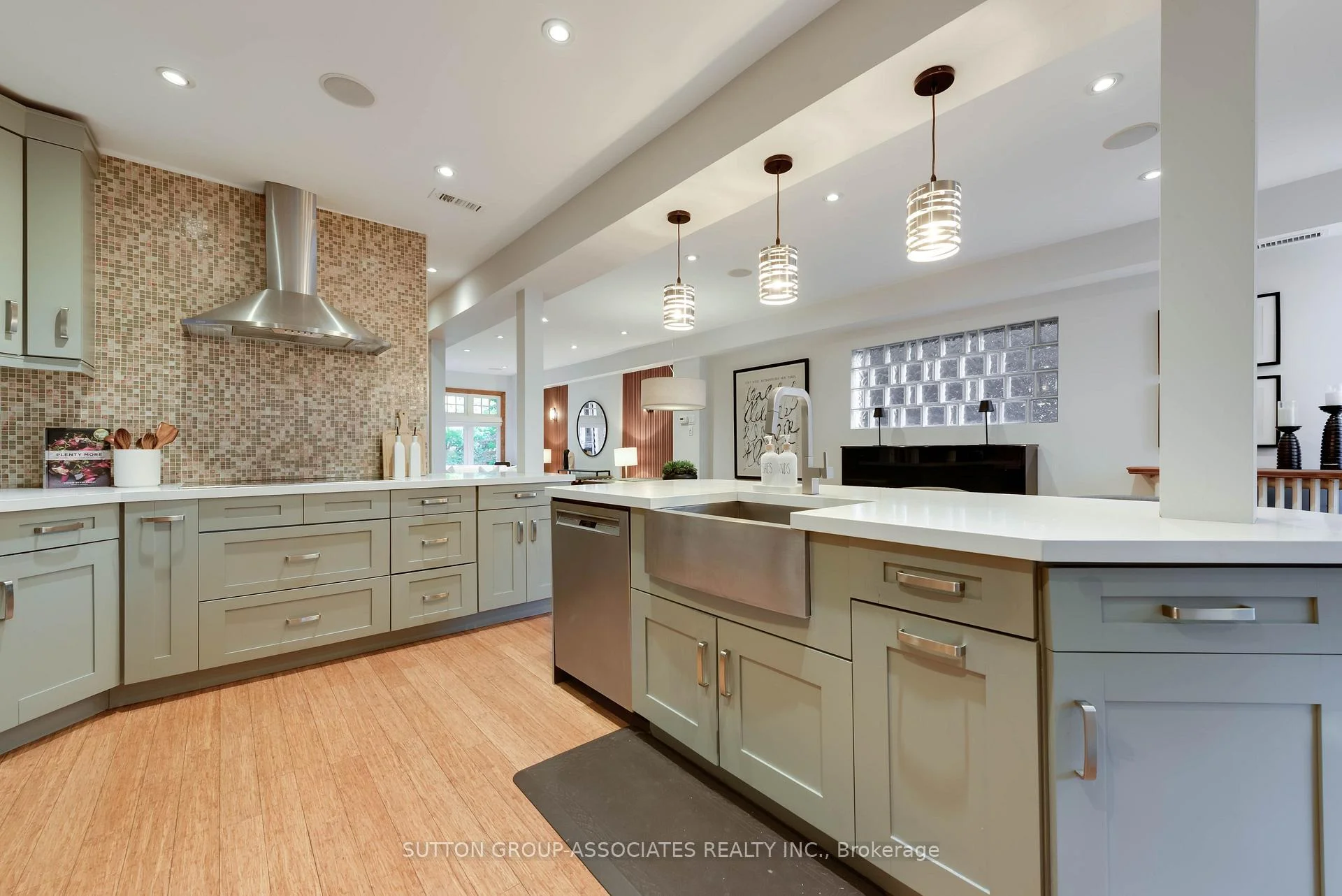 Photo 19 of 136 Arlington Avenue, Toronto, Oakwood Village — HOMEH