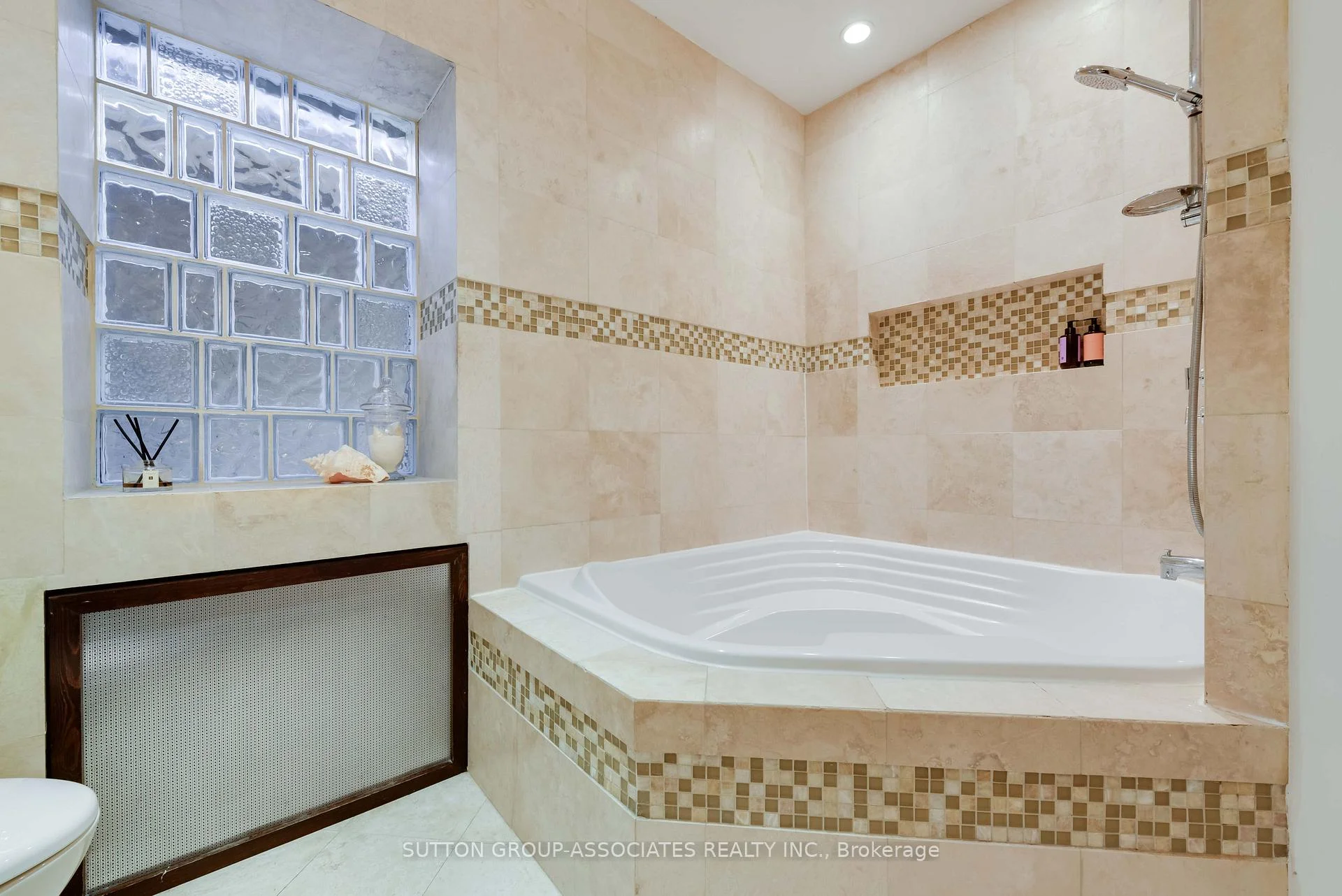 Photo 33 of 136 Arlington Avenue, Toronto, Oakwood Village — HOMEH