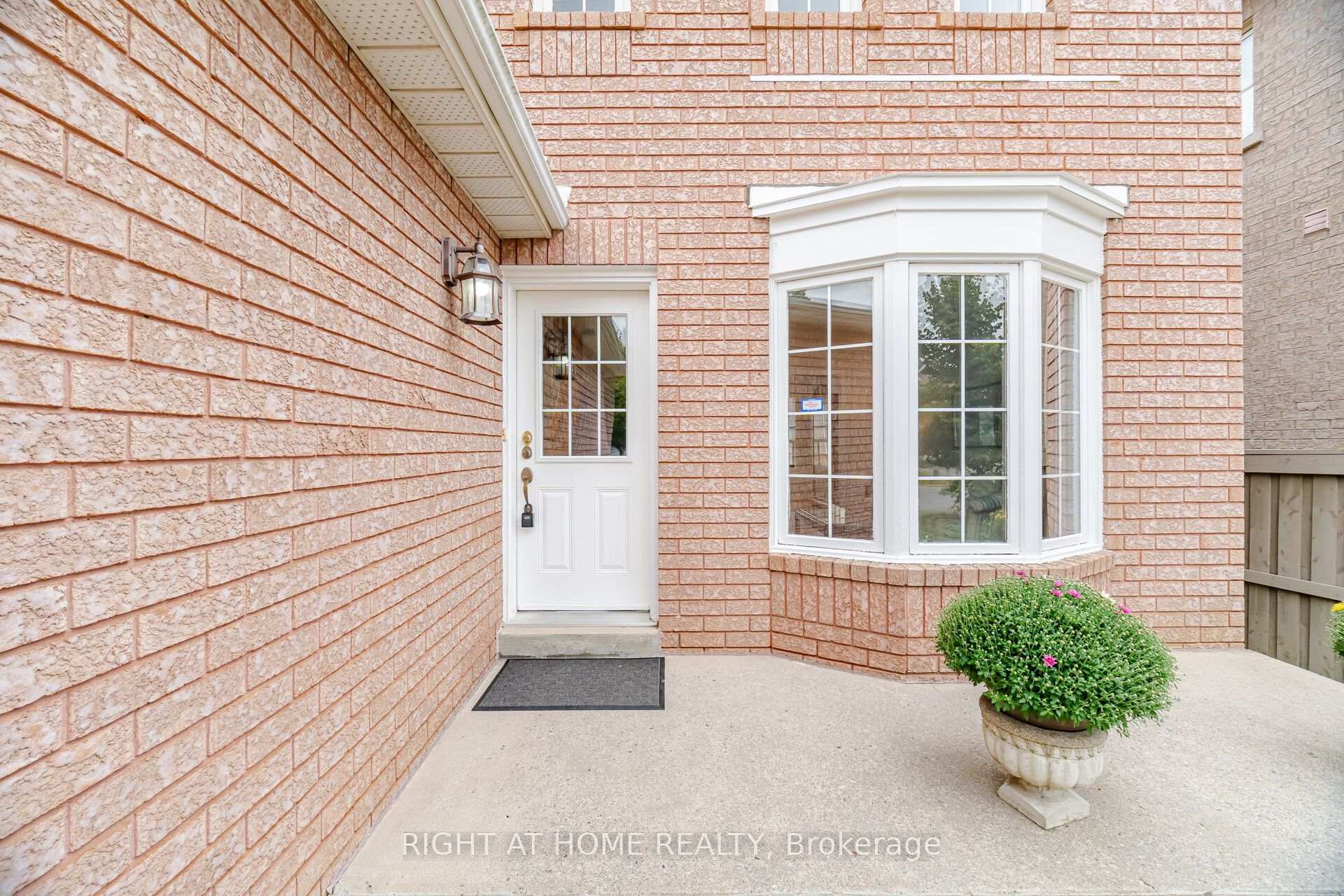 Photo 2 of 3970 Worthview Place, Mississauga, Lisgar — HOMEH