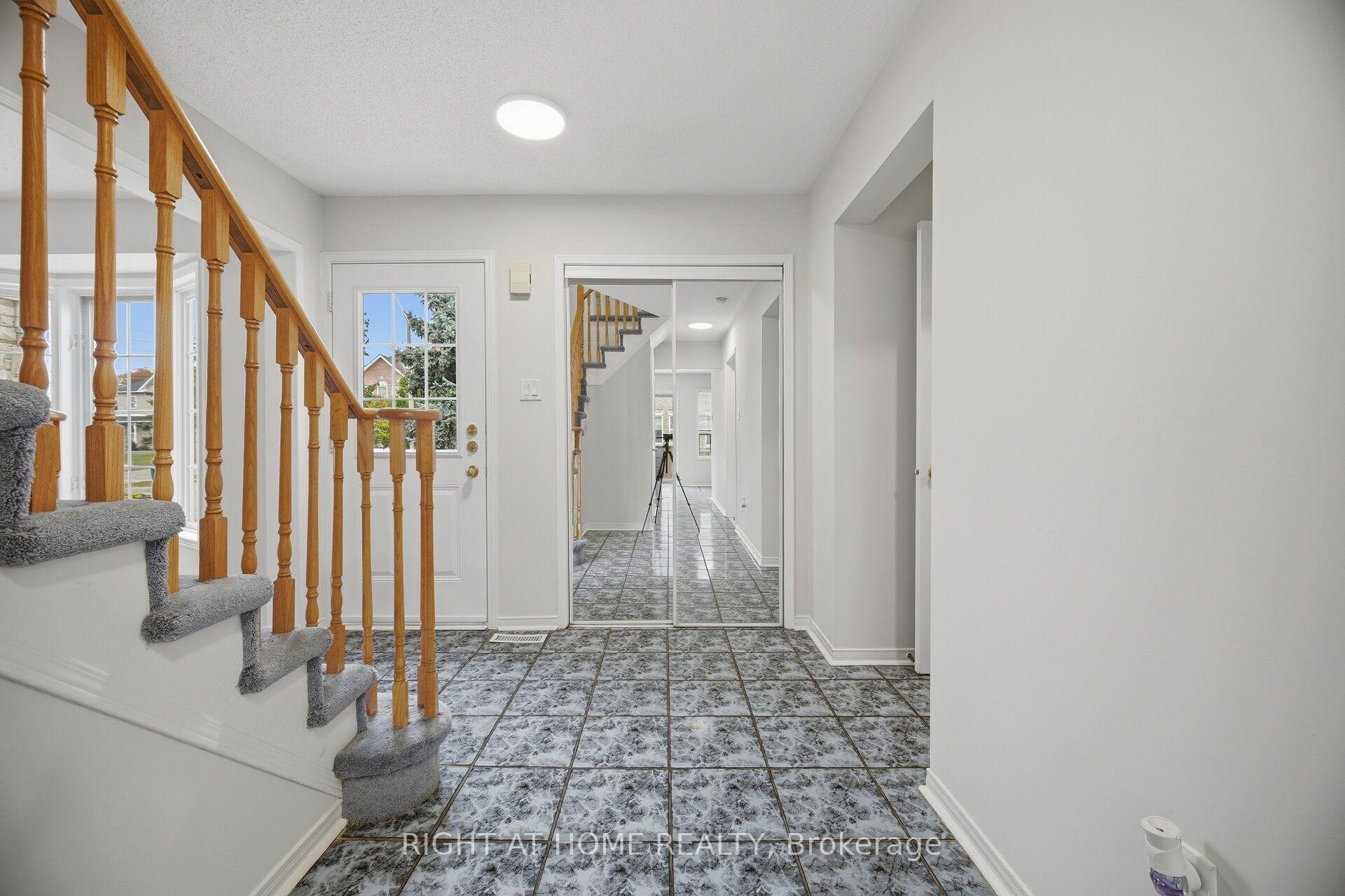 Photo 5 of 3970 Worthview Place, Mississauga, Lisgar — HOMEH