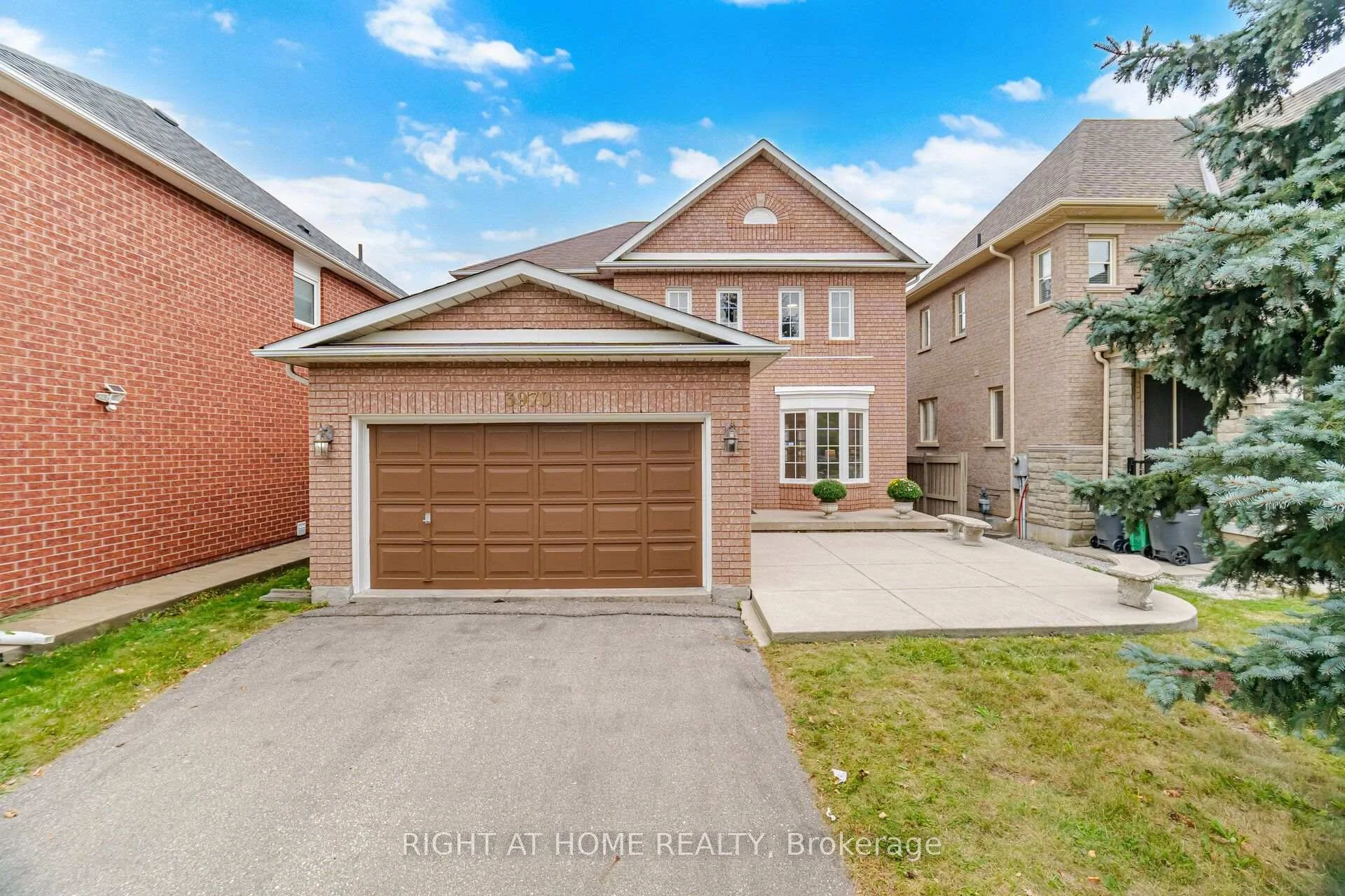 Photo 4 of 3970 Worthview Place, Mississauga, Lisgar — HOMEH