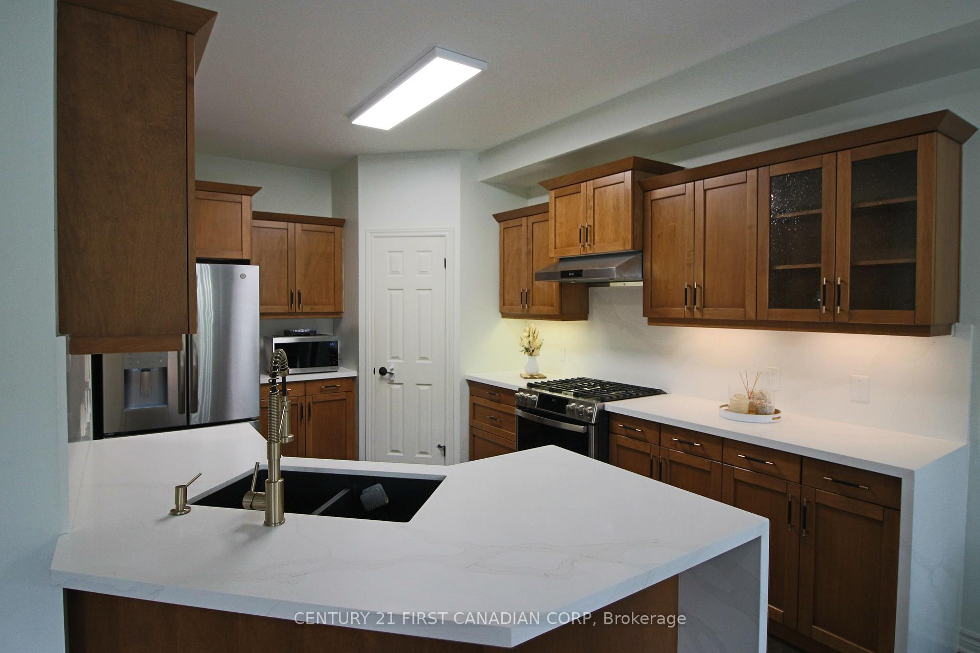 Photo 10 of Unit 6, 458 Blue Jay Drive, London, North B — HOMEH