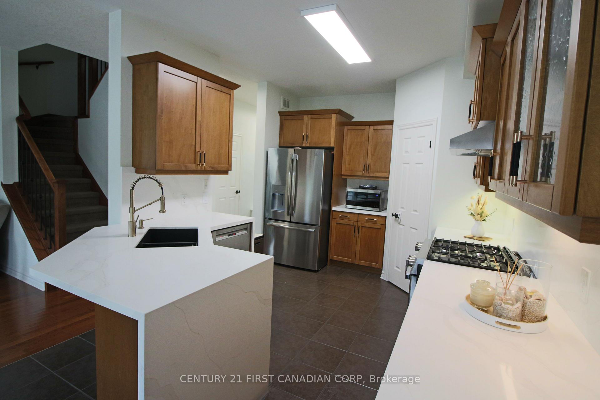 Photo 11 of Unit 6, 458 Blue Jay Drive, London, North B — HOMEH
