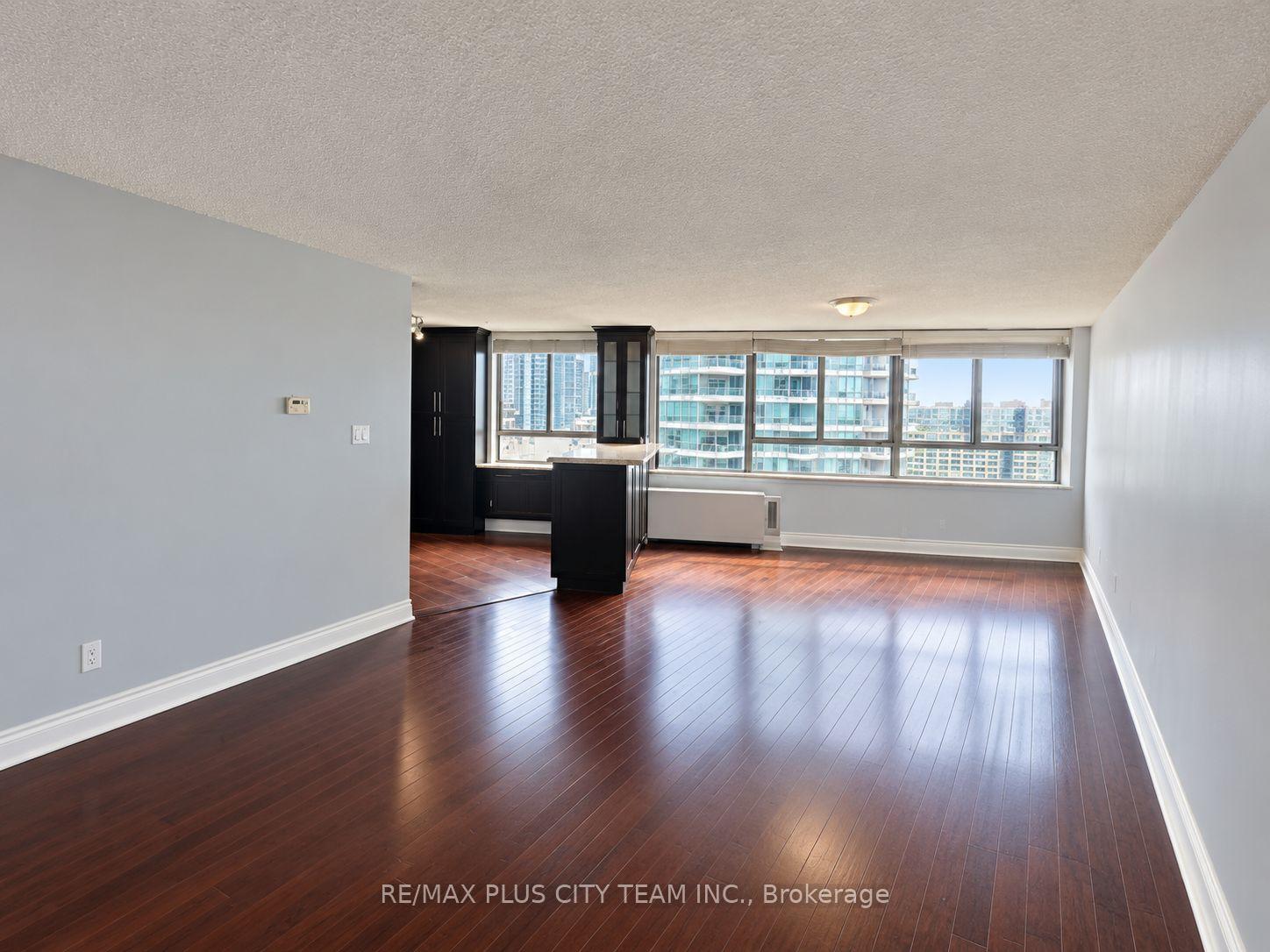 Photo 2 of Unit 1506, 250 Queens Quay W, Toronto, Waterfront Communities — HOMEH