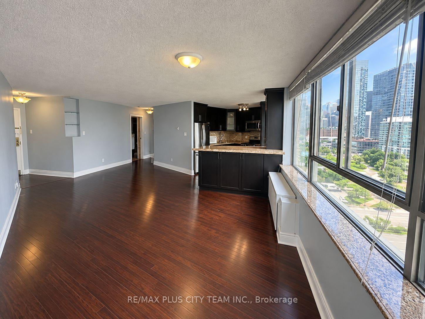 Photo 3 of Unit 1506, 250 Queens Quay W, Toronto, Waterfront Communities — HOMEH