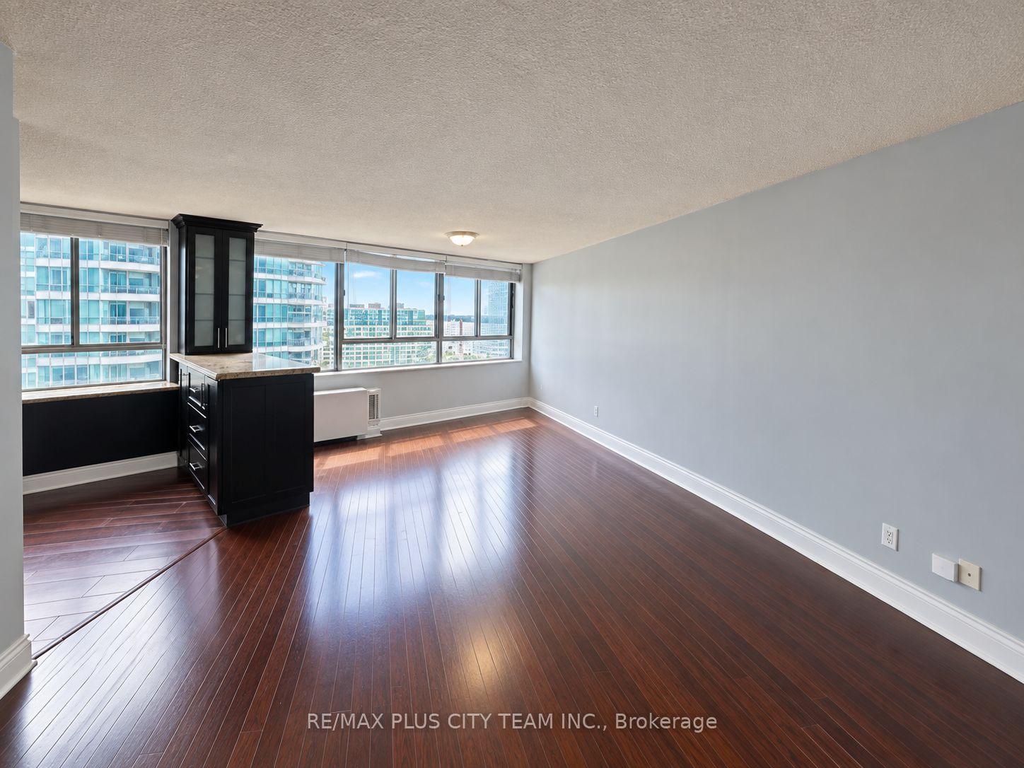Photo 4 of Unit 1506, 250 Queens Quay W, Toronto, Waterfront Communities — HOMEH