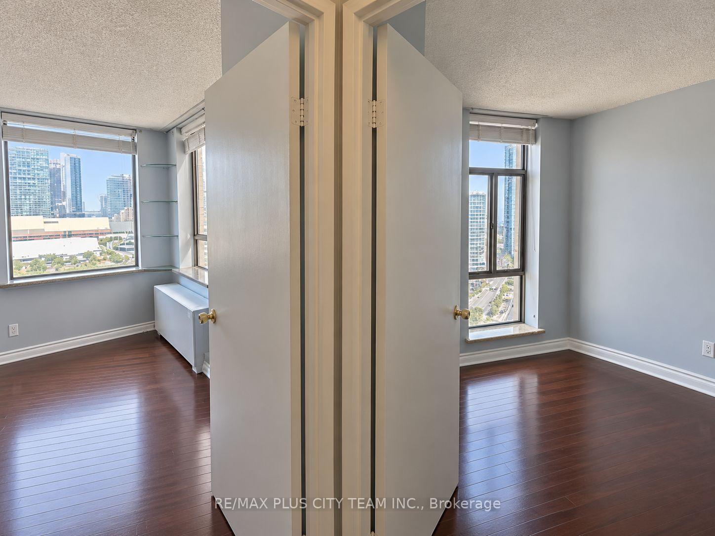 Photo 12 of Unit 1506, 250 Queens Quay W, Toronto, Waterfront Communities — HOMEH
