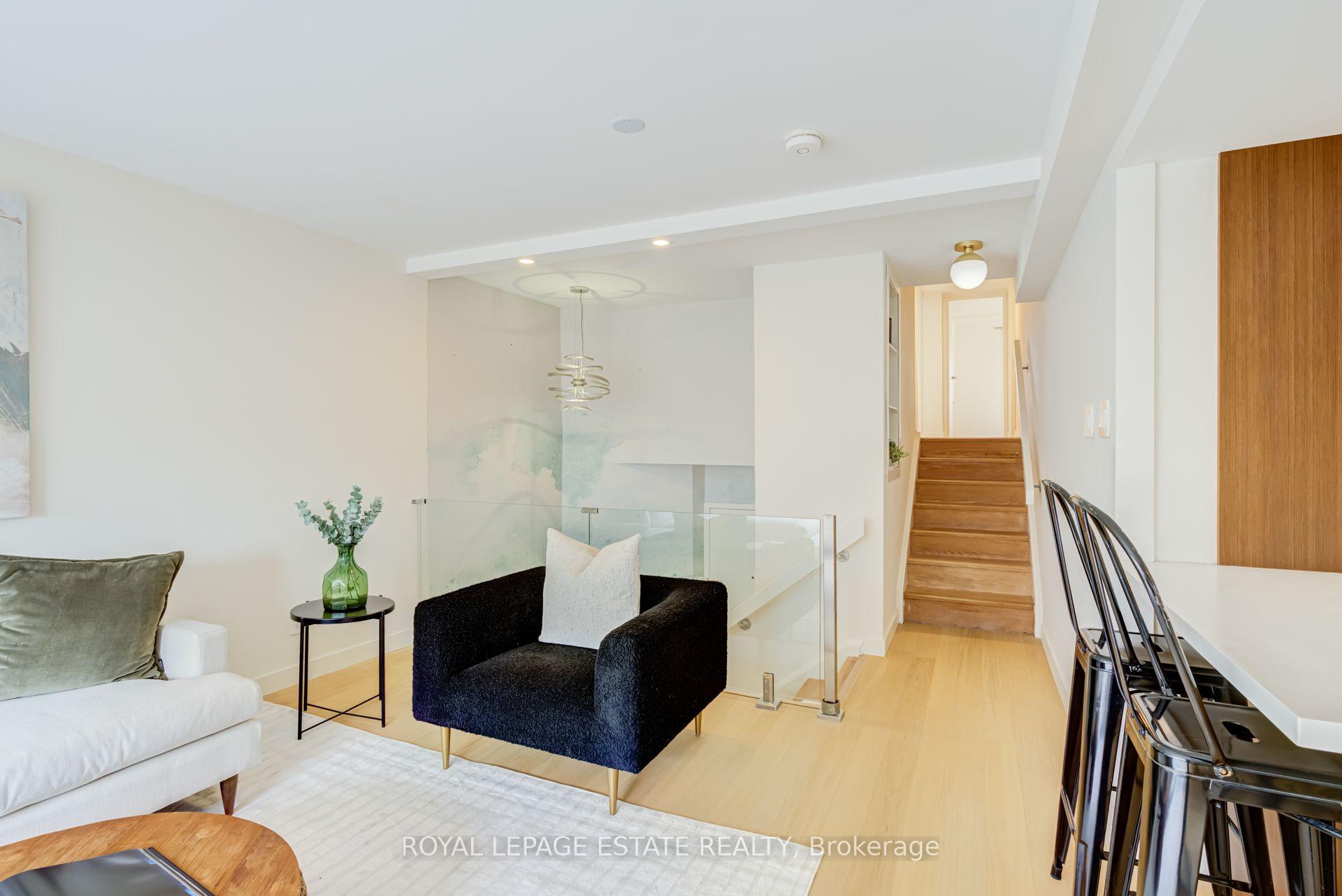 Photo 3 of Unit A12, 284 Mill Road, Etobicoke, Markland Wood — HOMEH