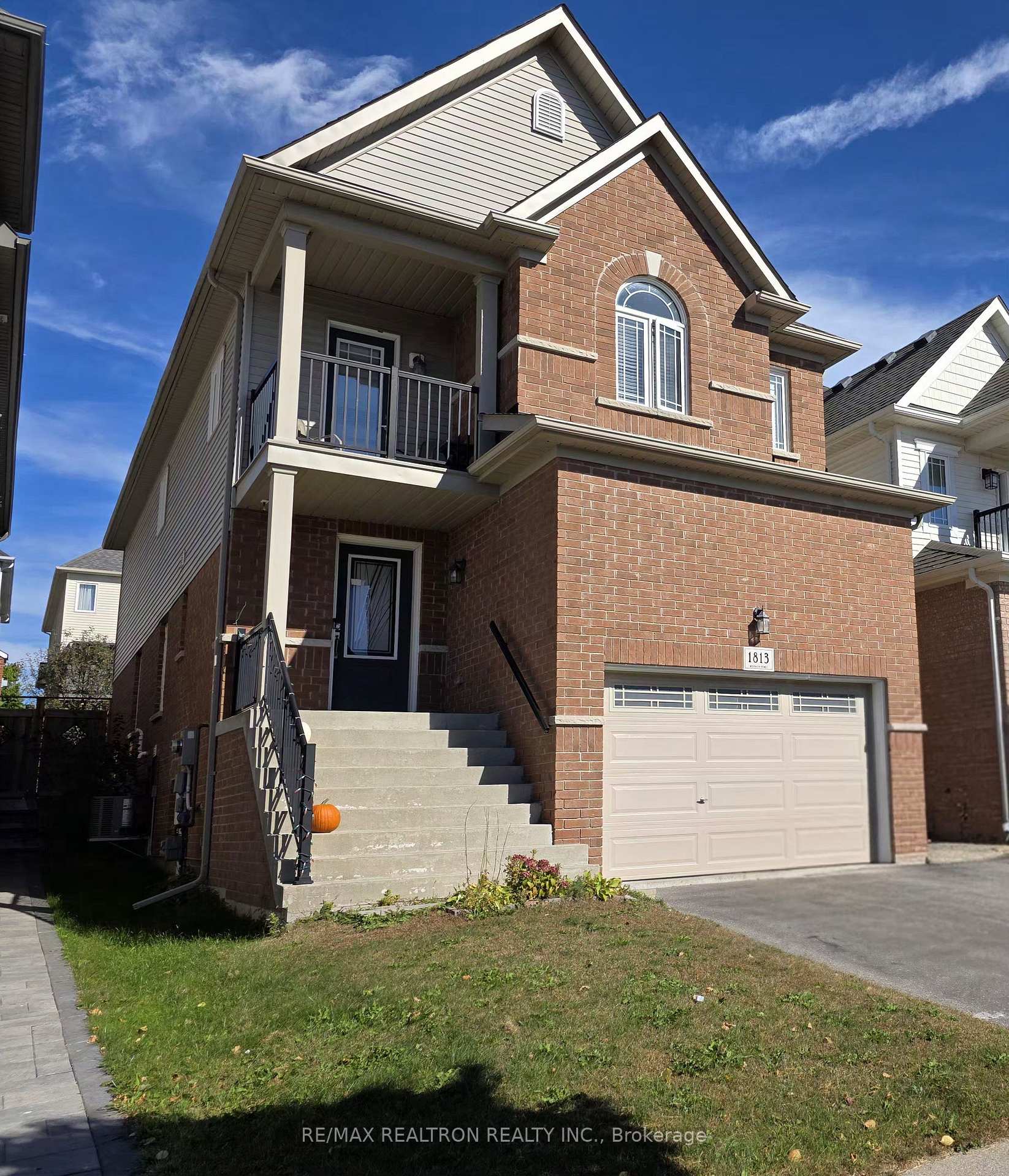 Photo 3 of 1813 Shelburne Street, Oshawa, Samac — HOMEH