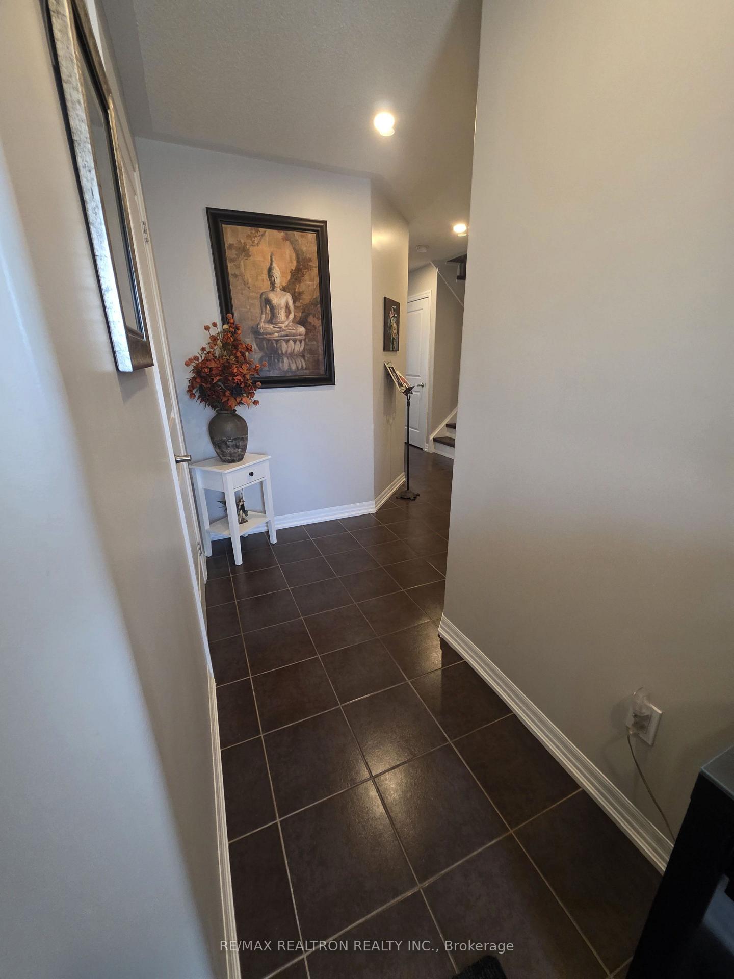 Photo 5 of 1813 Shelburne Street, Oshawa, Samac — HOMEH