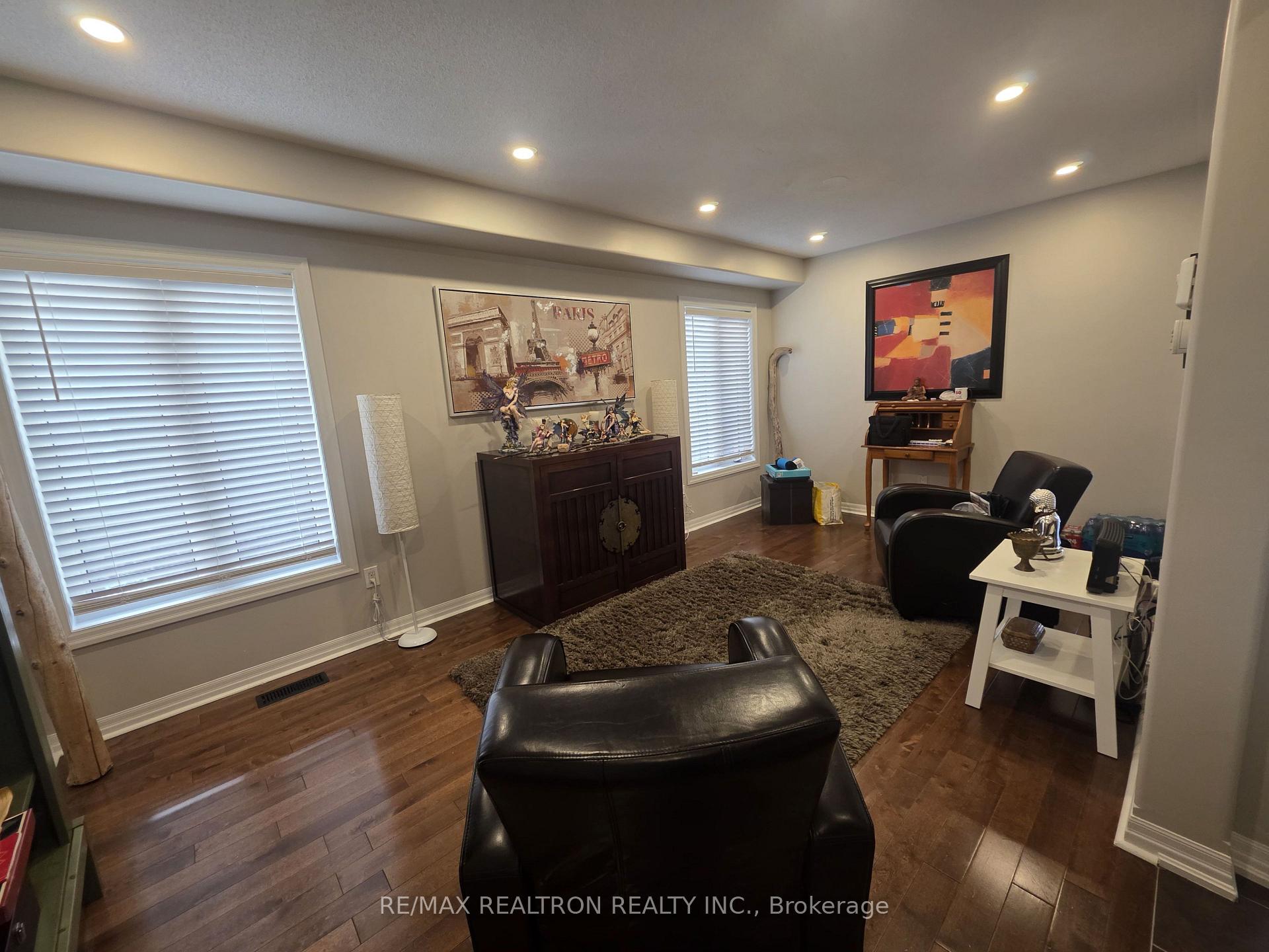 Photo 8 of 1813 Shelburne Street, Oshawa, Samac — HOMEH