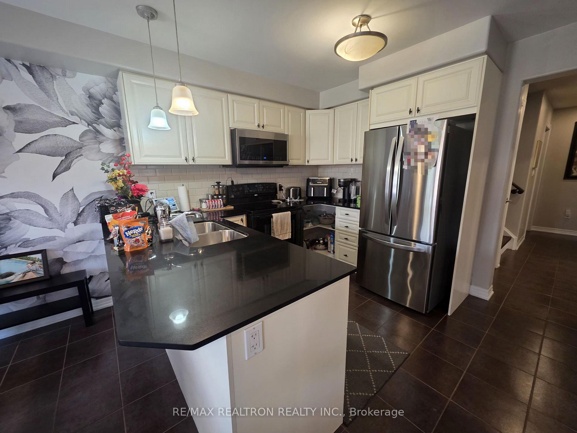 Photo 10 of 1813 Shelburne Street, Oshawa, Samac — HOMEH