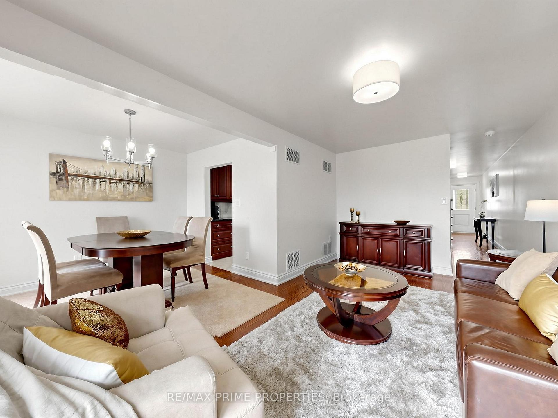 Photo 5 of 19 Post Horn Grove, Scarborough, Agincourt North — HOMEH