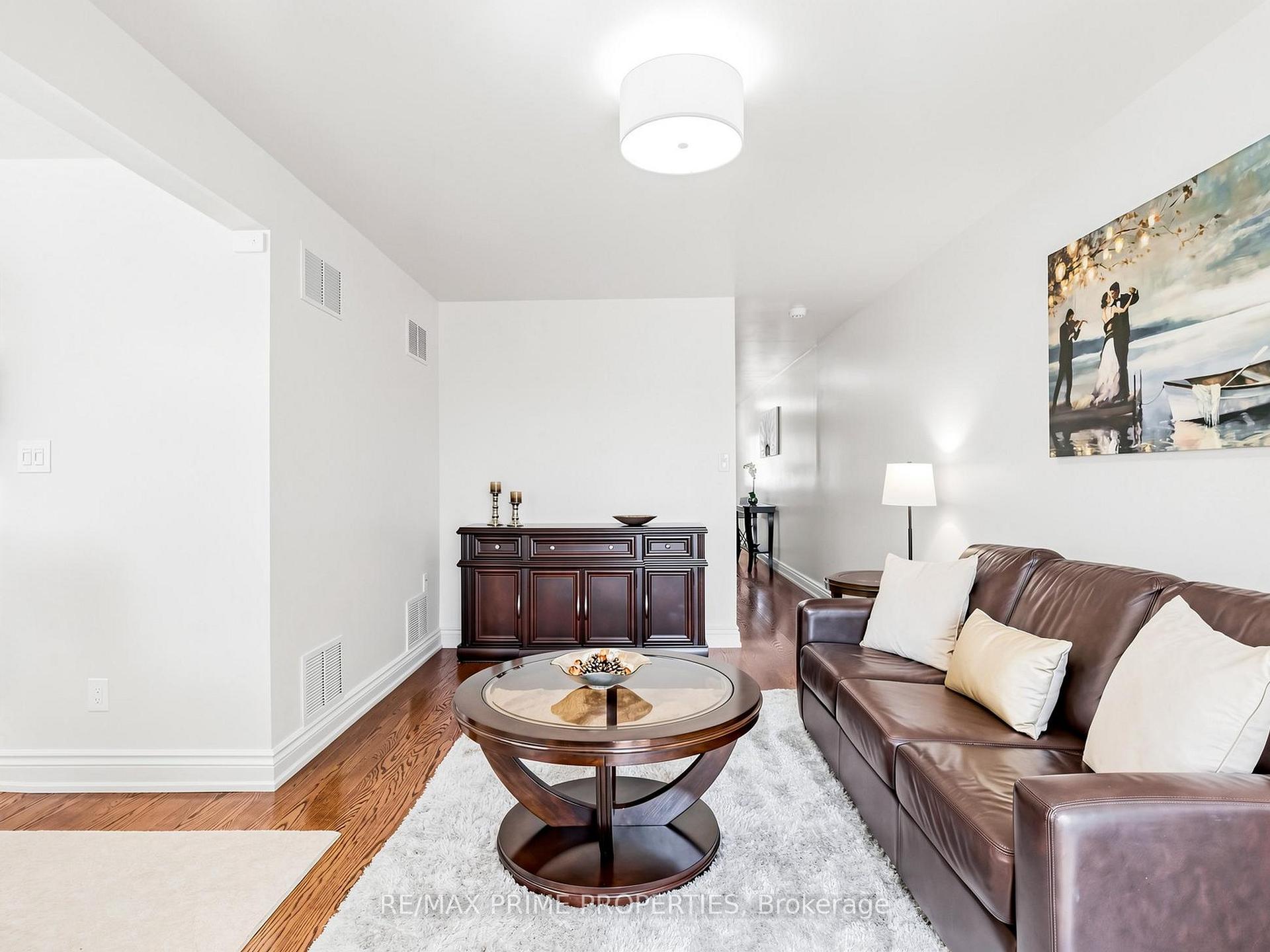 Photo 7 of 19 Post Horn Grove, Scarborough, Agincourt North — HOMEH