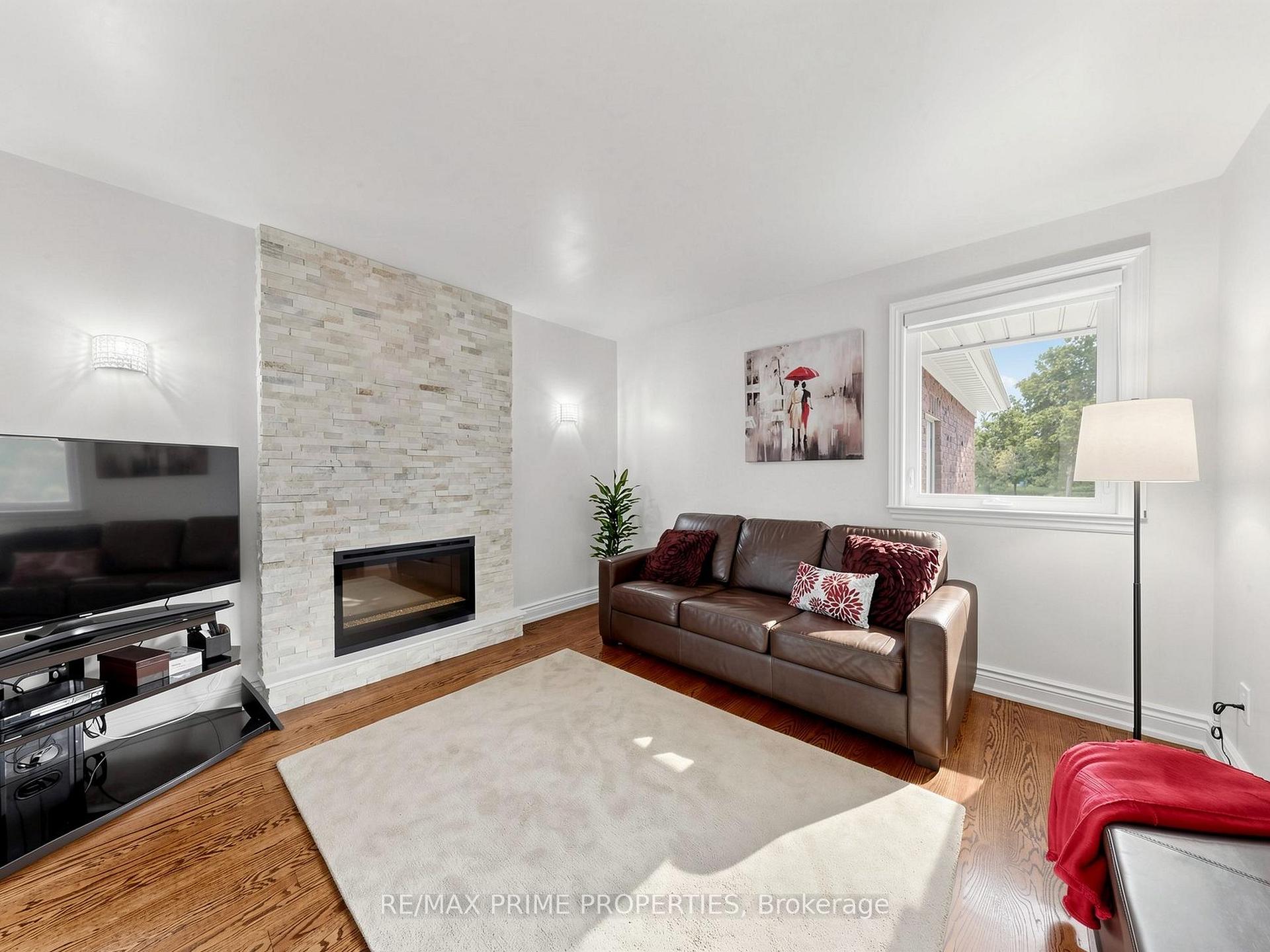Photo 13 of 19 Post Horn Grove, Scarborough, Agincourt North — HOMEH