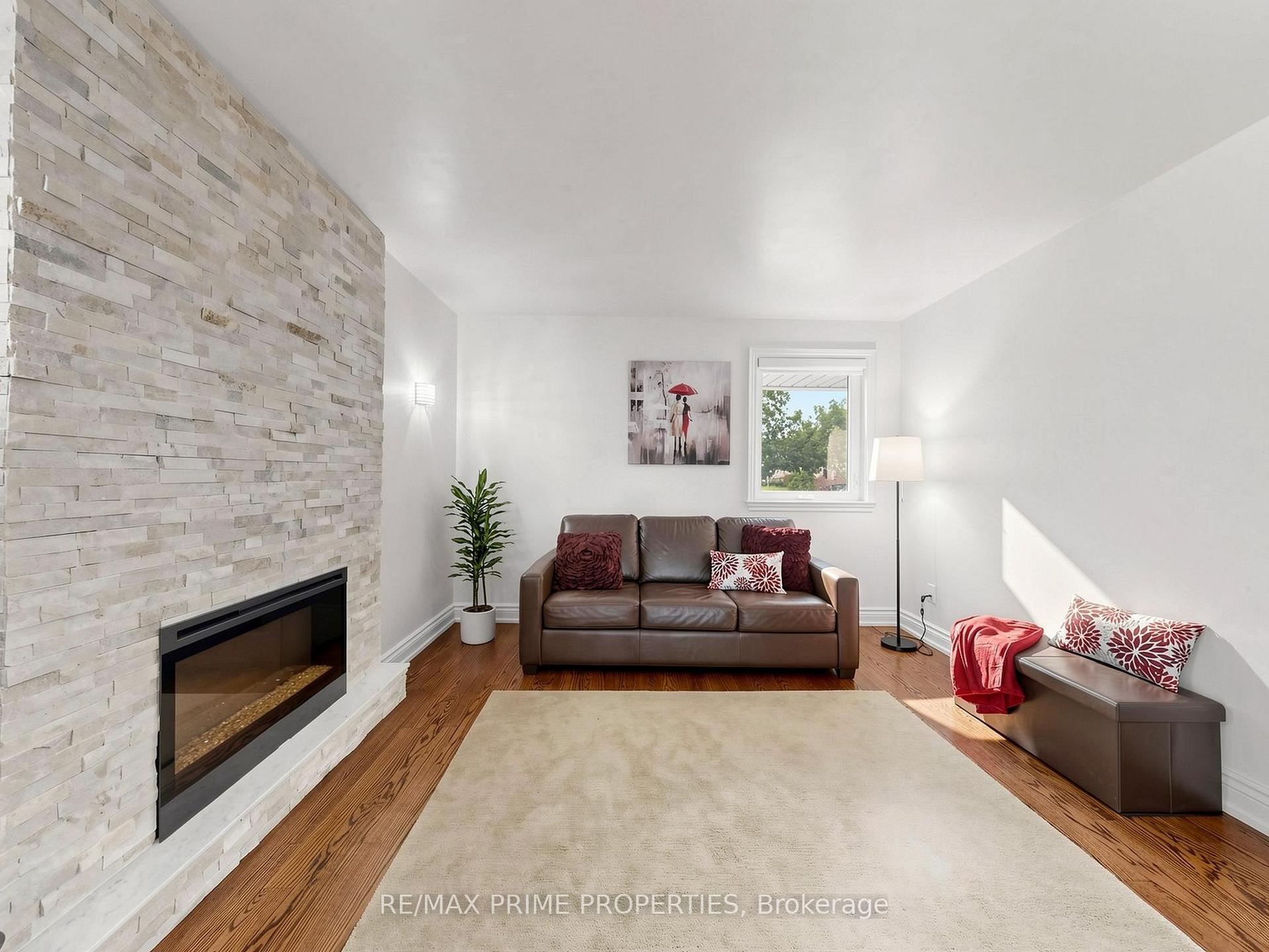Photo 14 of 19 Post Horn Grove, Scarborough, Agincourt North — HOMEH