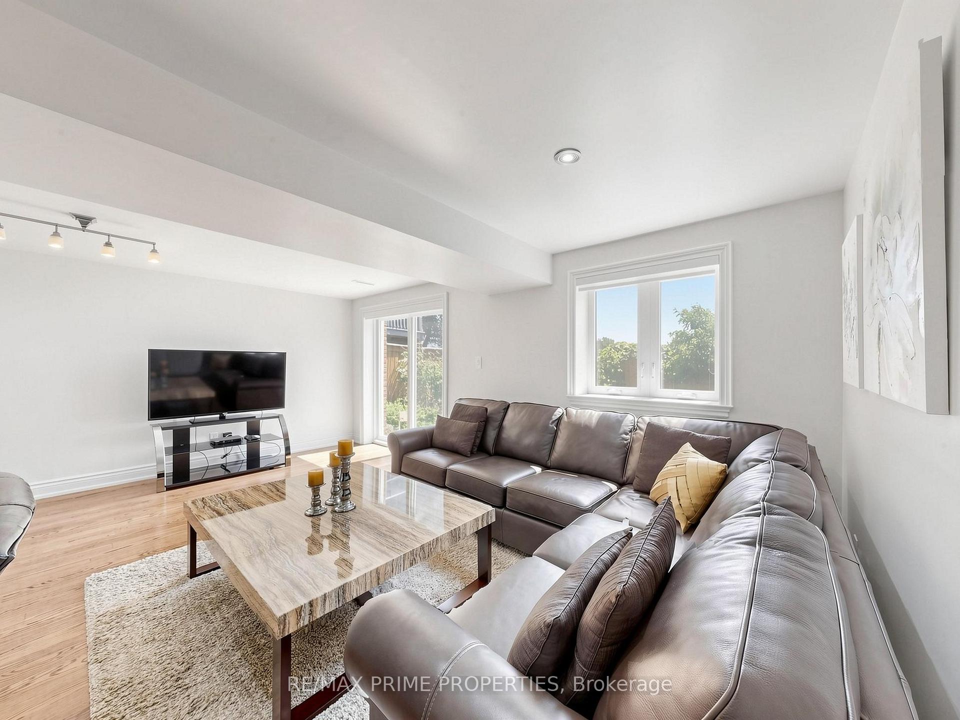 Photo 32 of 19 Post Horn Grove, Scarborough, Agincourt North — HOMEH