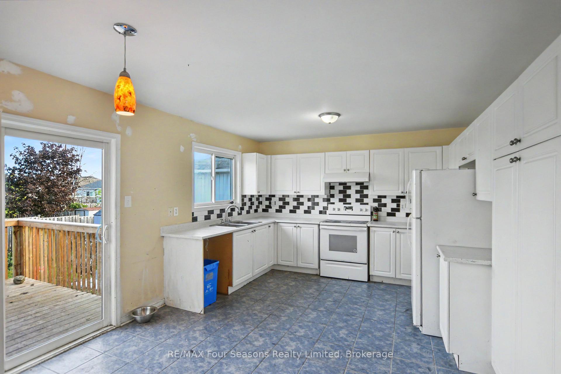 Photo 10 of 267 Spruce Street, Clearview, Stayner — HOMEH