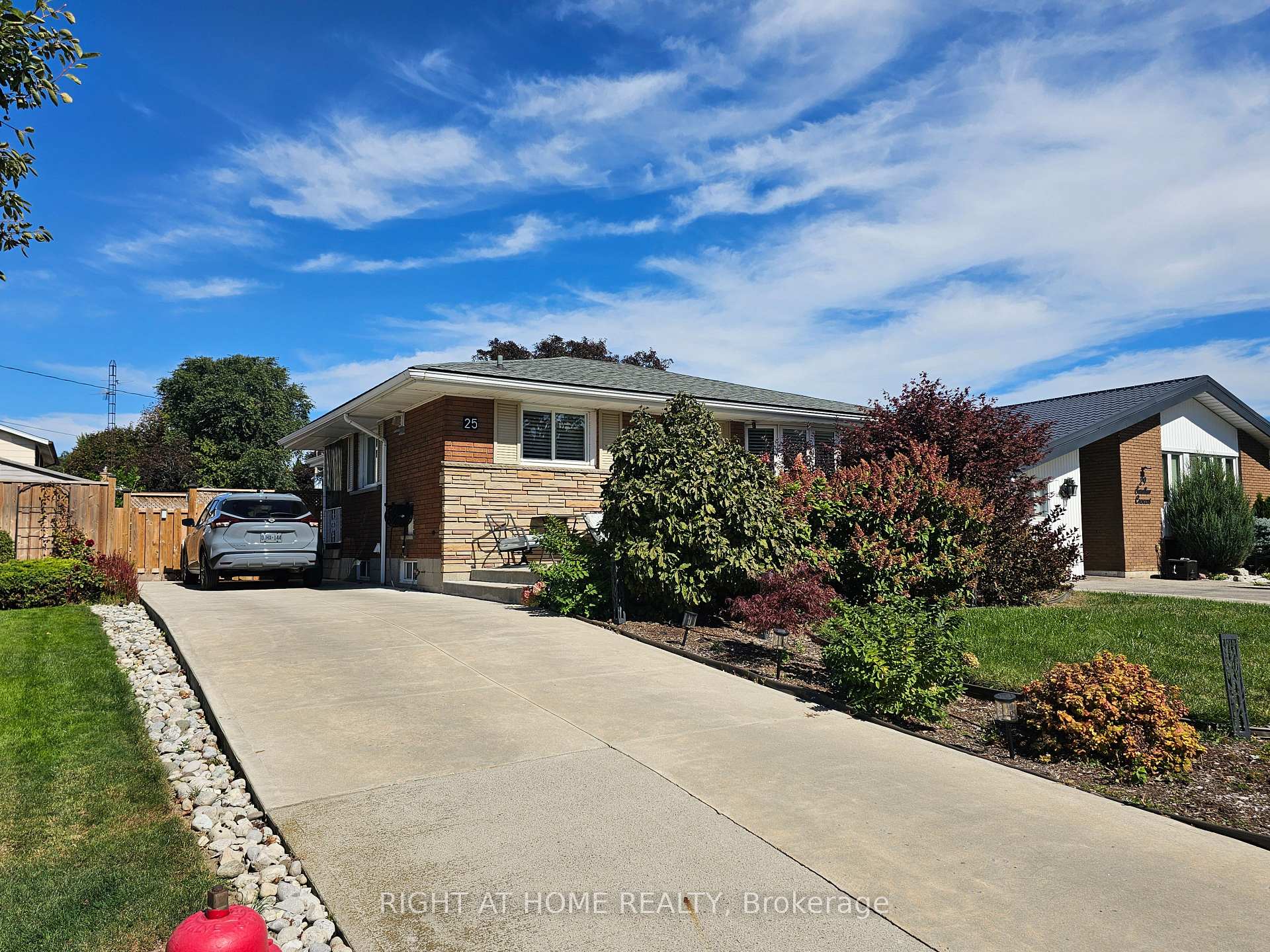Photo 2 of 25 Swallow Crescent, Hamilton, Bruleville — HOMEH