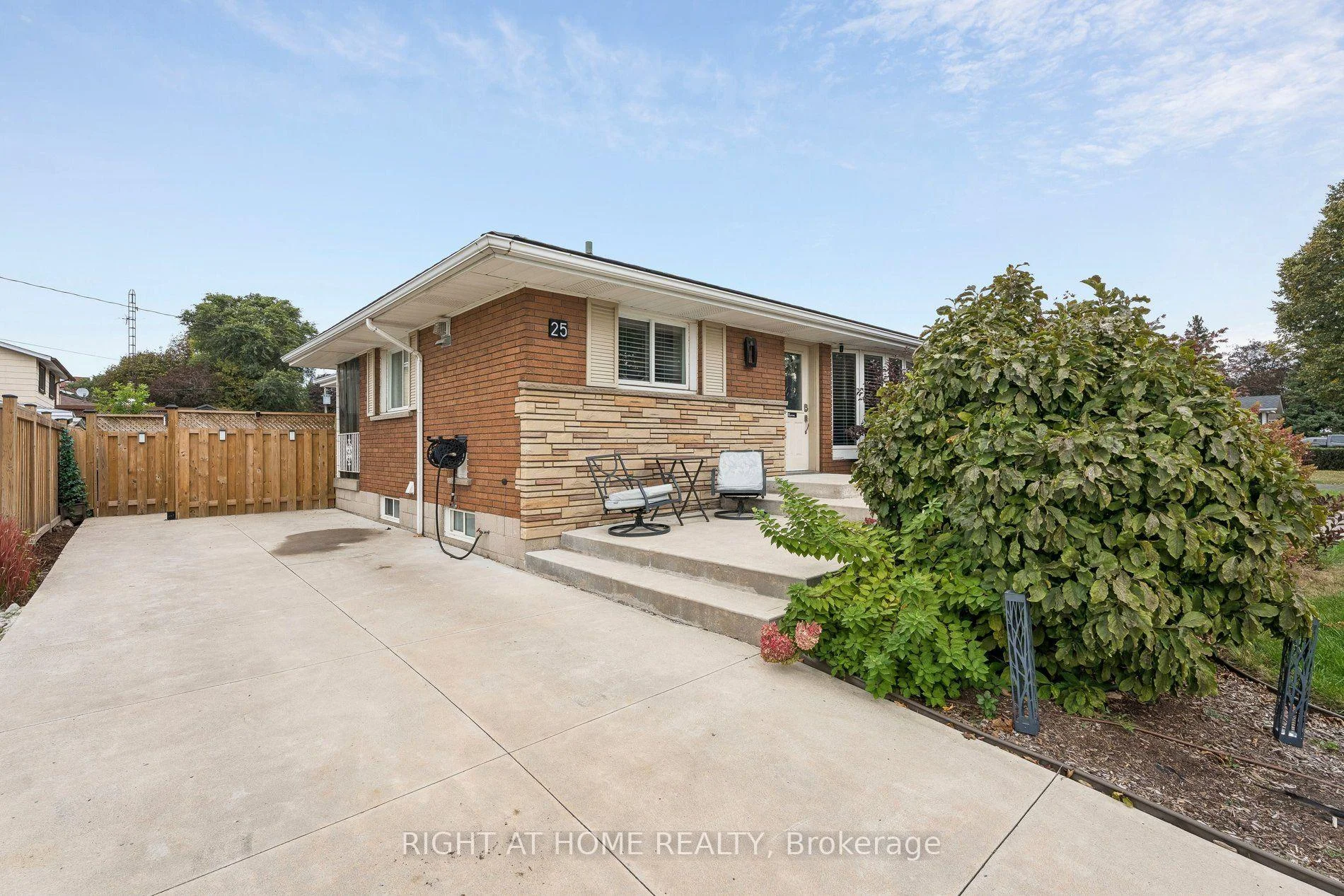 Photo 3 of 25 Swallow Crescent, Hamilton, Bruleville — HOMEH