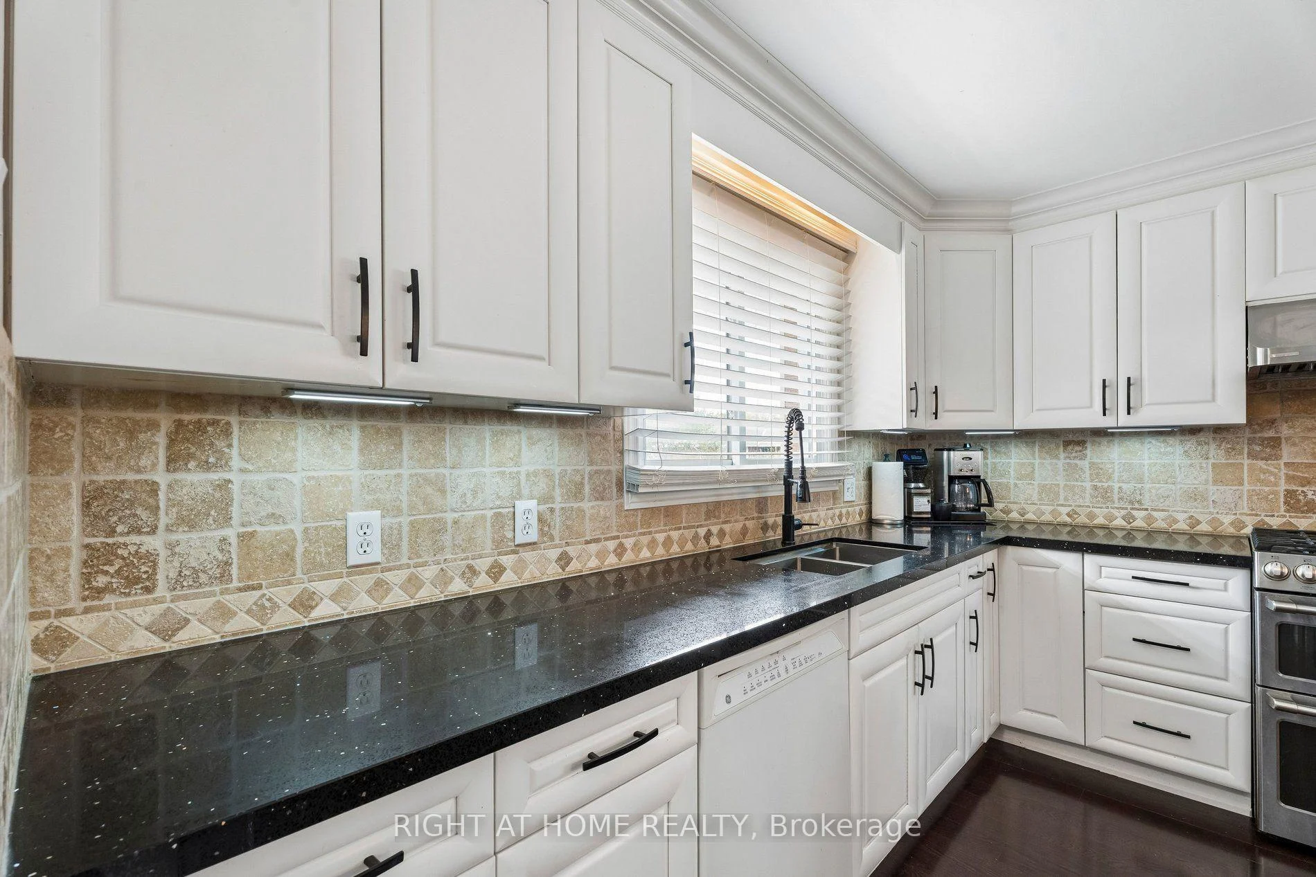 Photo 6 of 25 Swallow Crescent, Hamilton, Bruleville — HOMEH