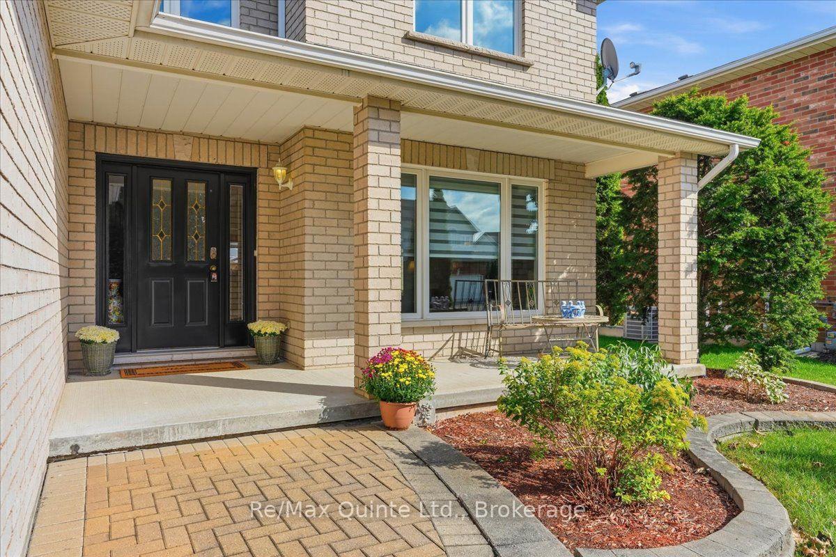 Photo 2 of 11 Huron Lane, Belleville, Belleville Ward — HOMEH