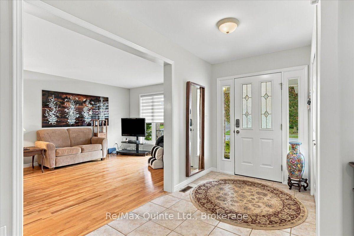 Photo 5 of 11 Huron Lane, Belleville, Belleville Ward — HOMEH