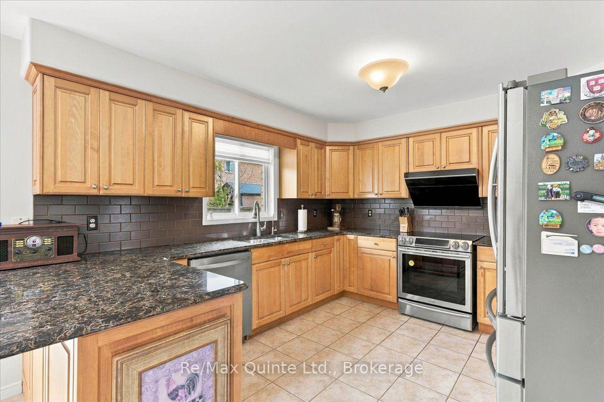 Photo 9 of 11 Huron Lane, Belleville, Belleville Ward — HOMEH